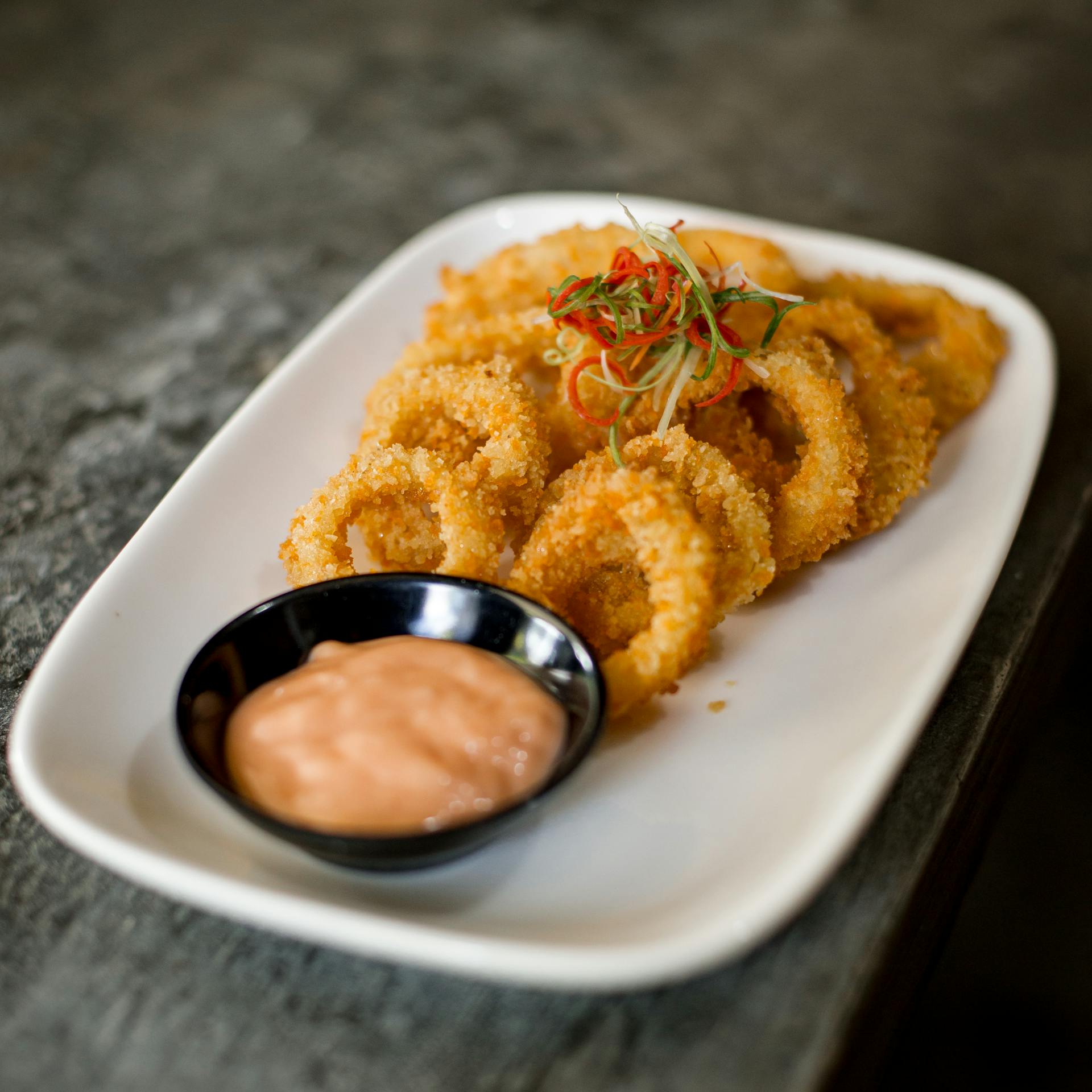 Crujientes calamares fritos | Fuente: Pexels