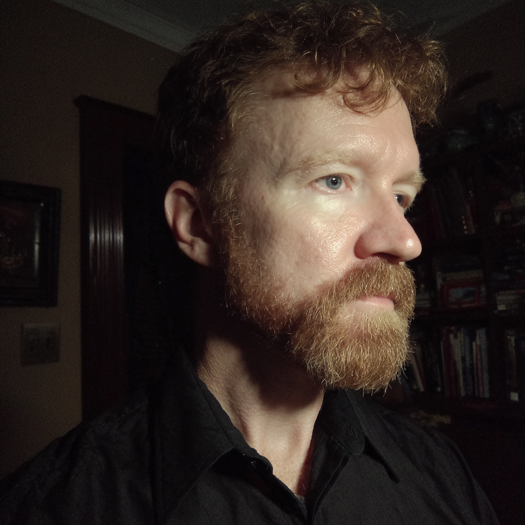 Un hombre con camisa negra de etiqueta | Fuente: Midjourney