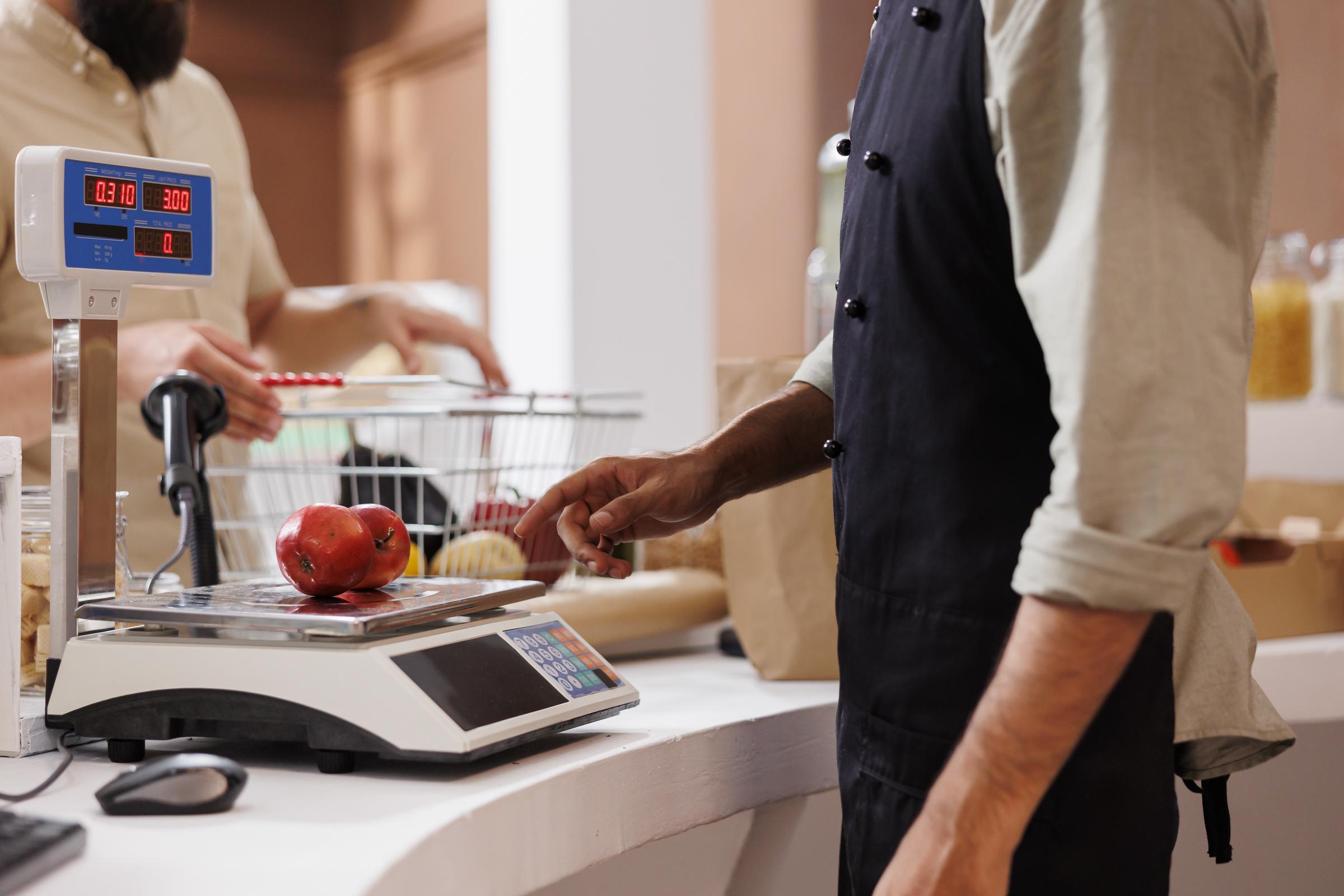 Una fila en la tienda de comestibles | Fuente: Freepik