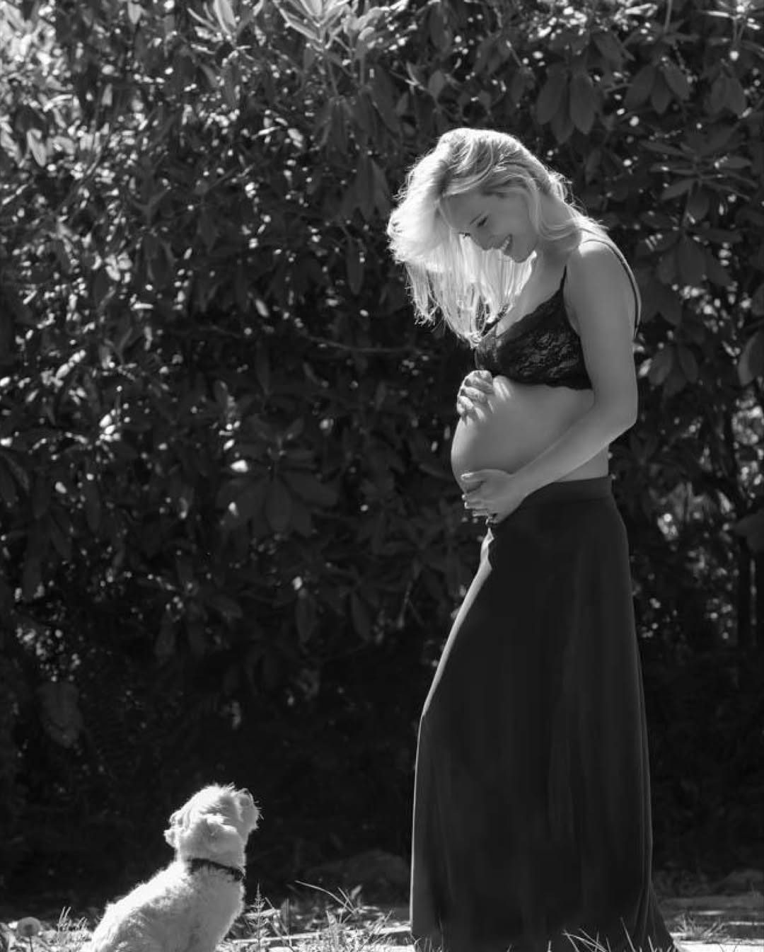 Luisana Lopilato mostrando su panza de embarazada | Fuente: Instagram/ luisanalopilato