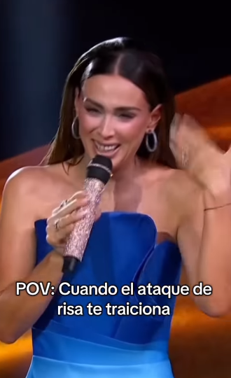Jacky Bracamontes sufre ataque de risa durante "Miss Universe Latina, El Reality". | Fuente: Instagram/jackybrv.