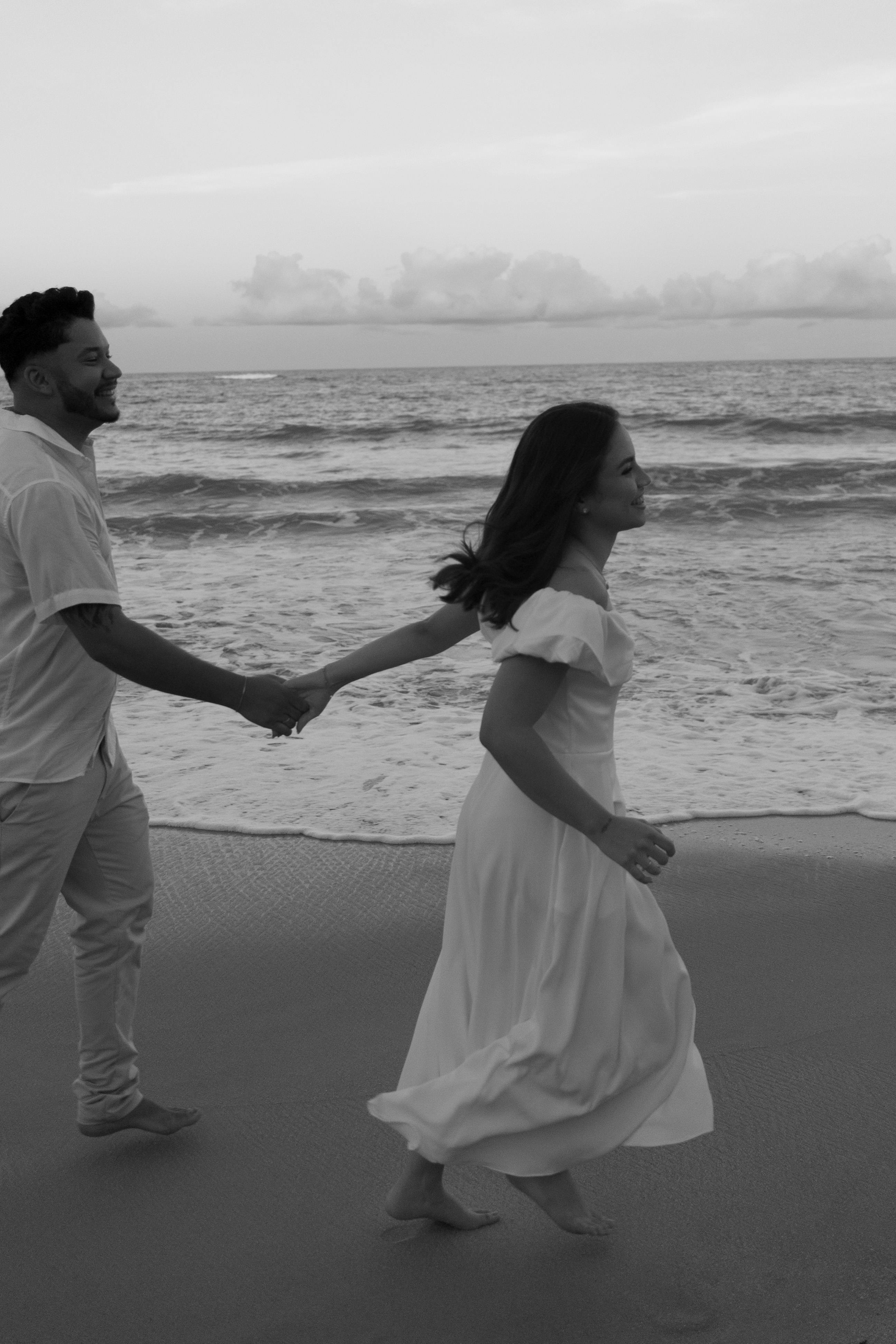 Una pareja en la playa | Fuente: Pexels