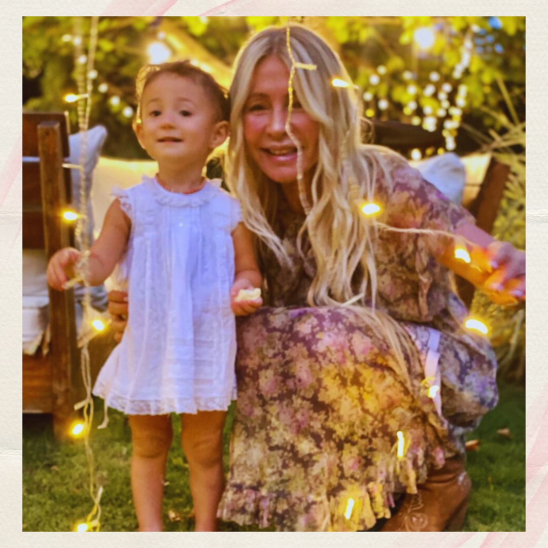 Cris Morena con su nieta, Mila | Fuente: Instagram/bycrismorena