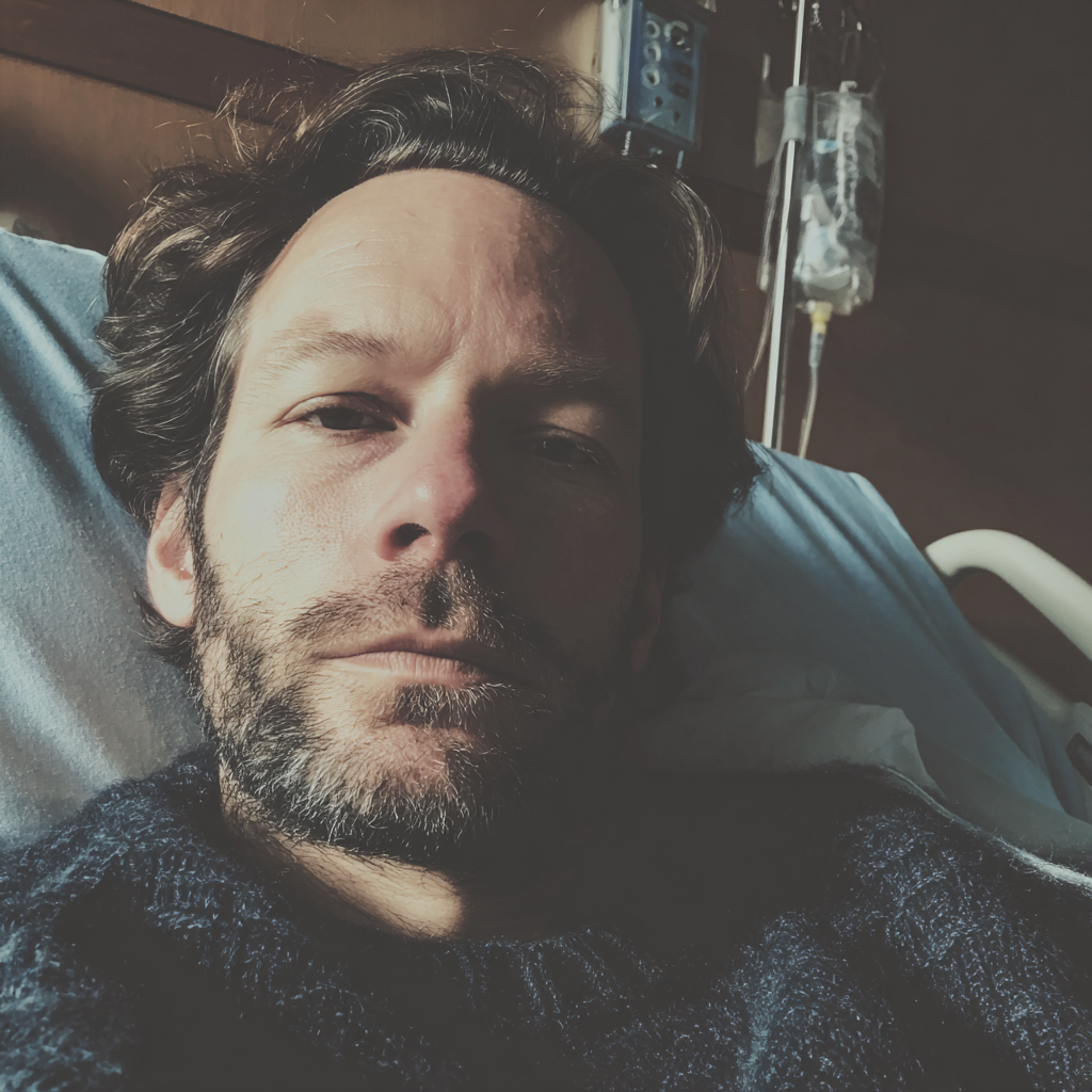 Un hombre enfermo tumbado en la cama de un hospital | Fuente: Midjourney