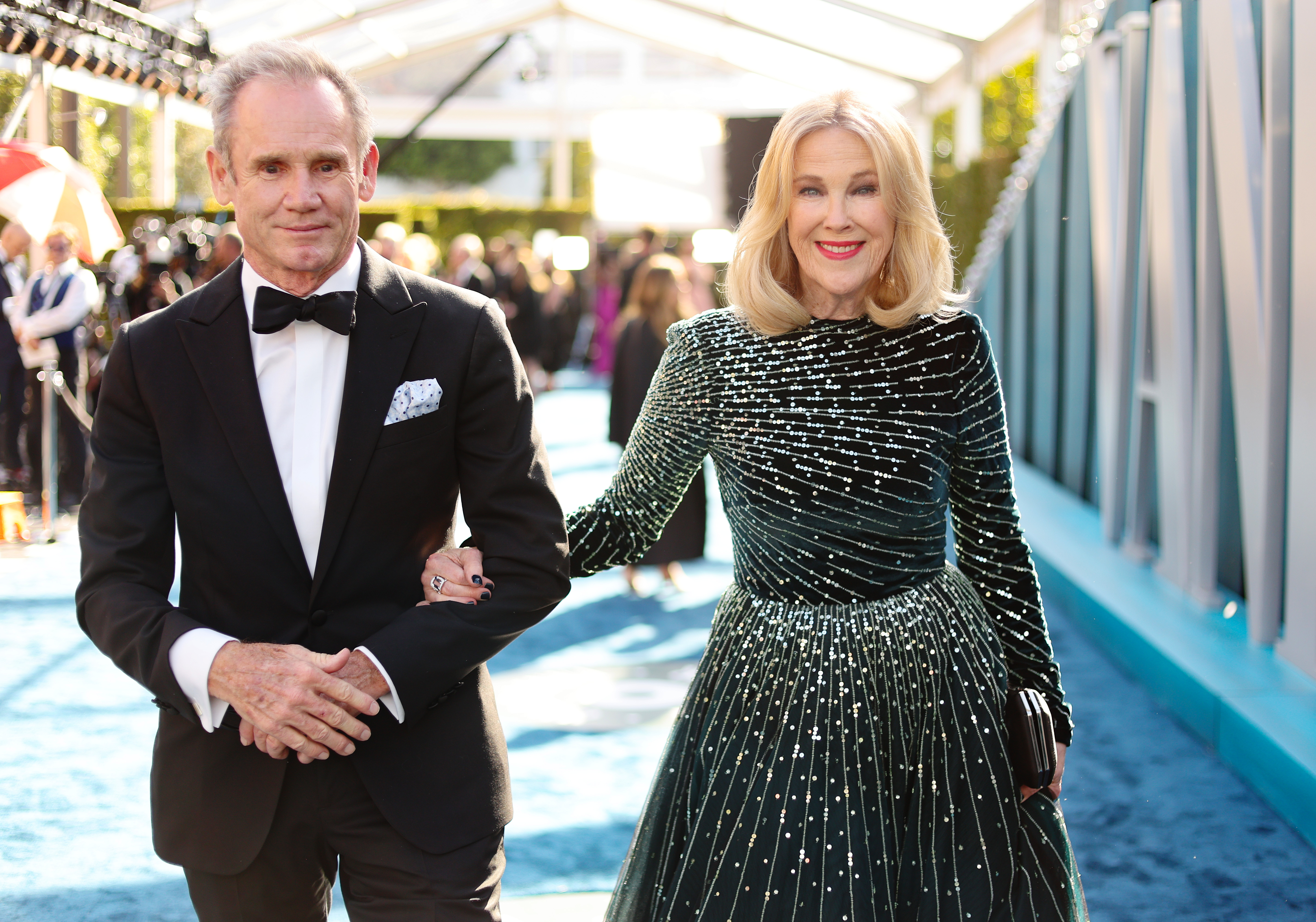 Bo Welch y Catherine O'Hara asisten a la fiesta de los Oscar de Vanity Fair 2022 organizada por Radhika Jones en el Centro Wallis Annenberg para las Artes Escénicas el 27 de marzo de 2022 en Beverly Hills, California. | Fuente: Getty Images.