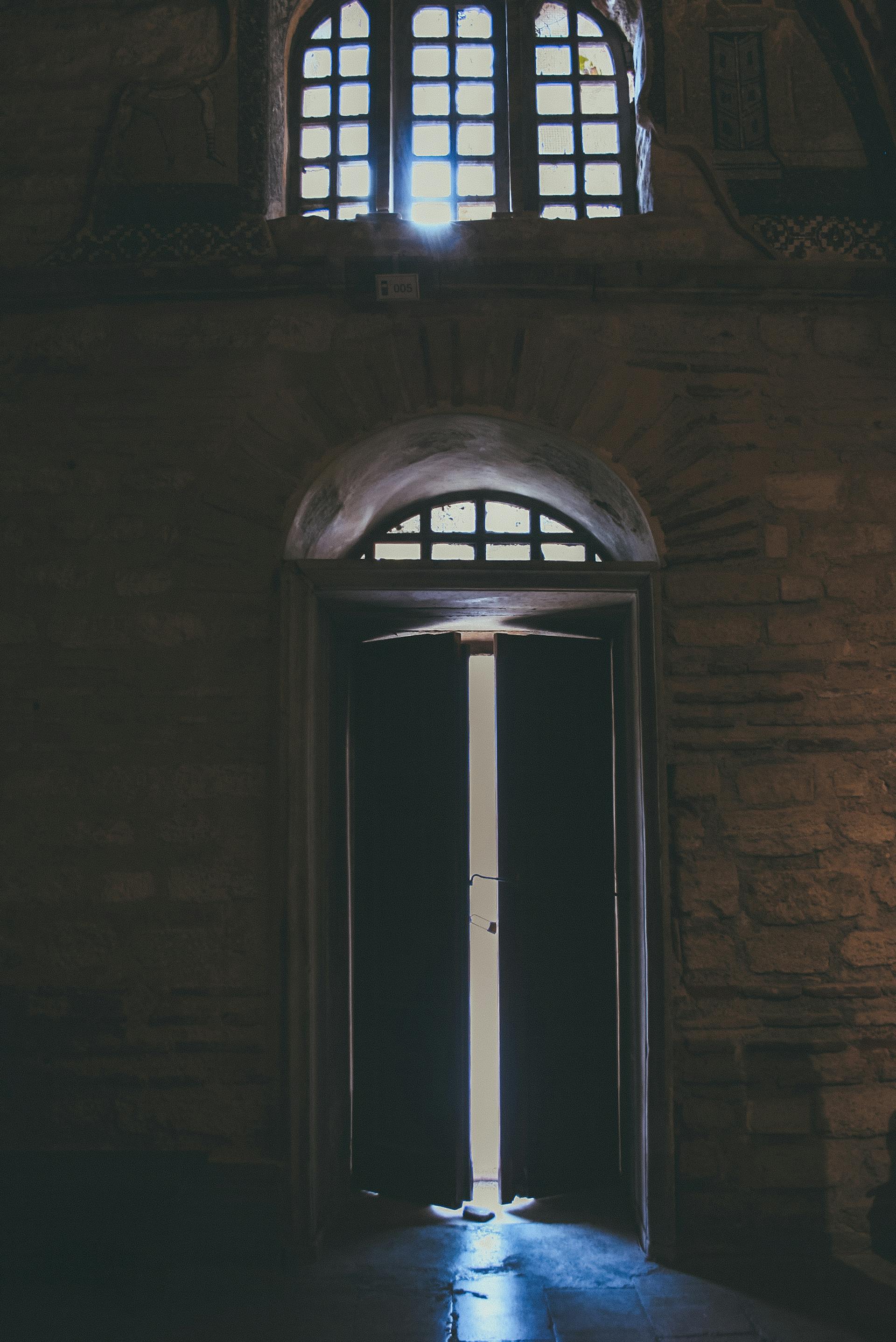 Puertas dobles | Fuente: Pexels