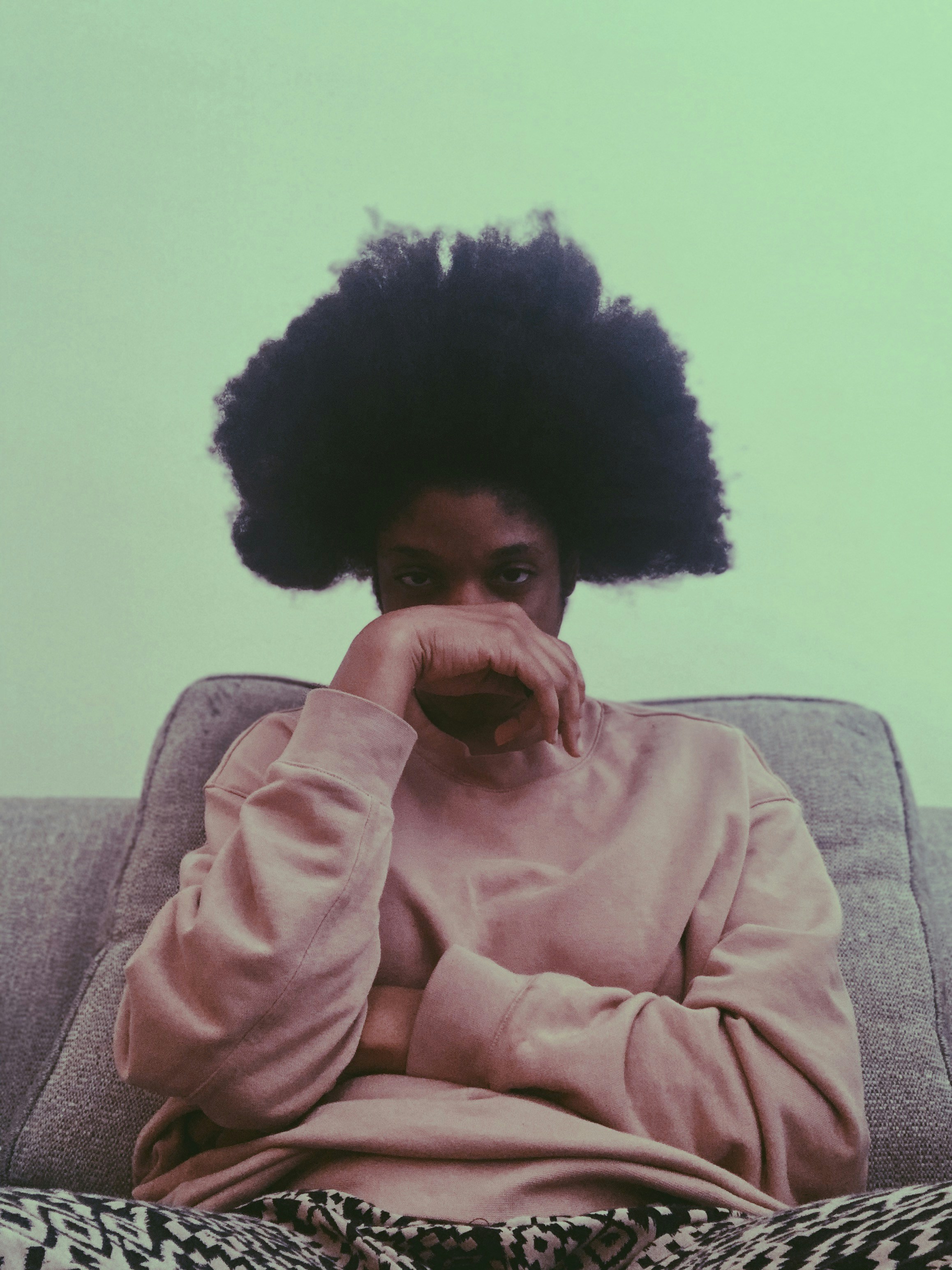 Una mujer con el pelo suelto | Fuente: Unsplash