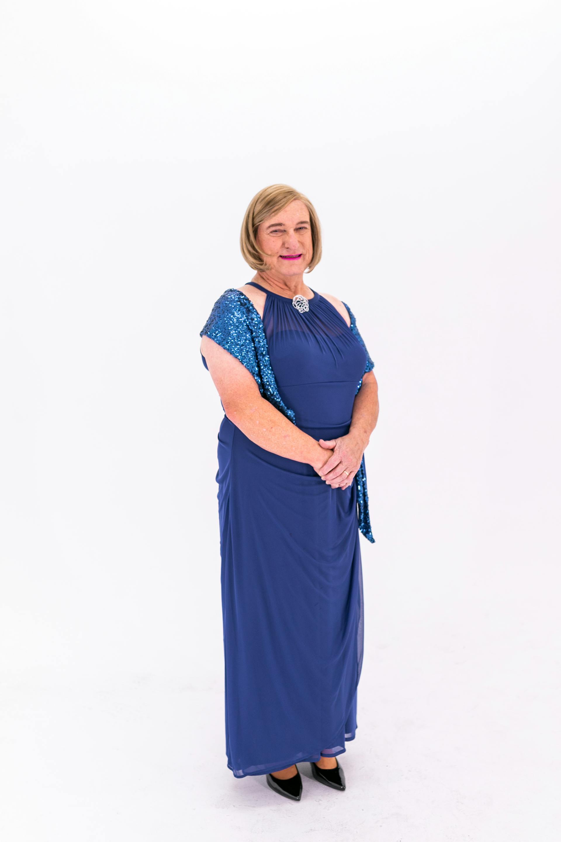 Una mujer con un vestido azul | Fuente: Pexels