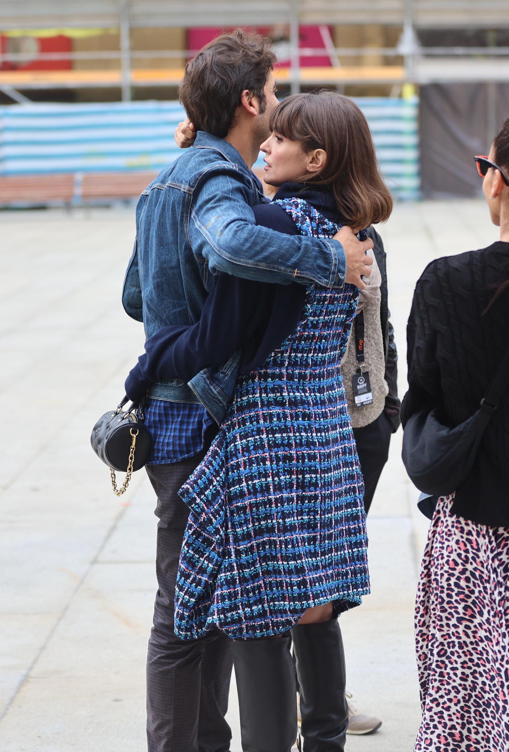 El actor Alex García y Verónica Echegui durante la sesión fotográfica del cortometraje "Estepas" en el Festival de Cine de San Sebastián, el 23 de septiembre de 2022, en Madrid, España. | Fuente: Getty Images