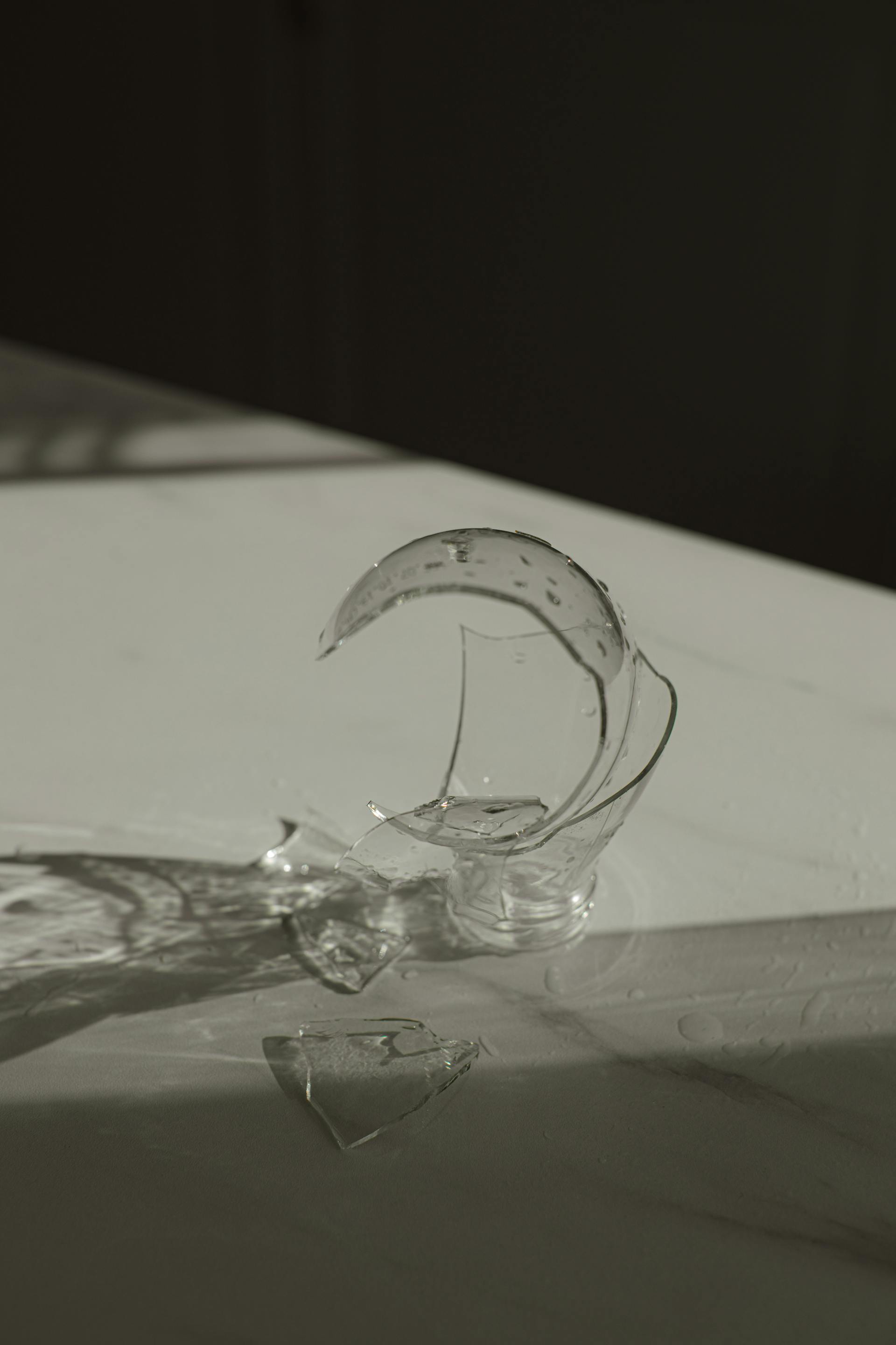 Un vaso roto | Fuente: Pexels