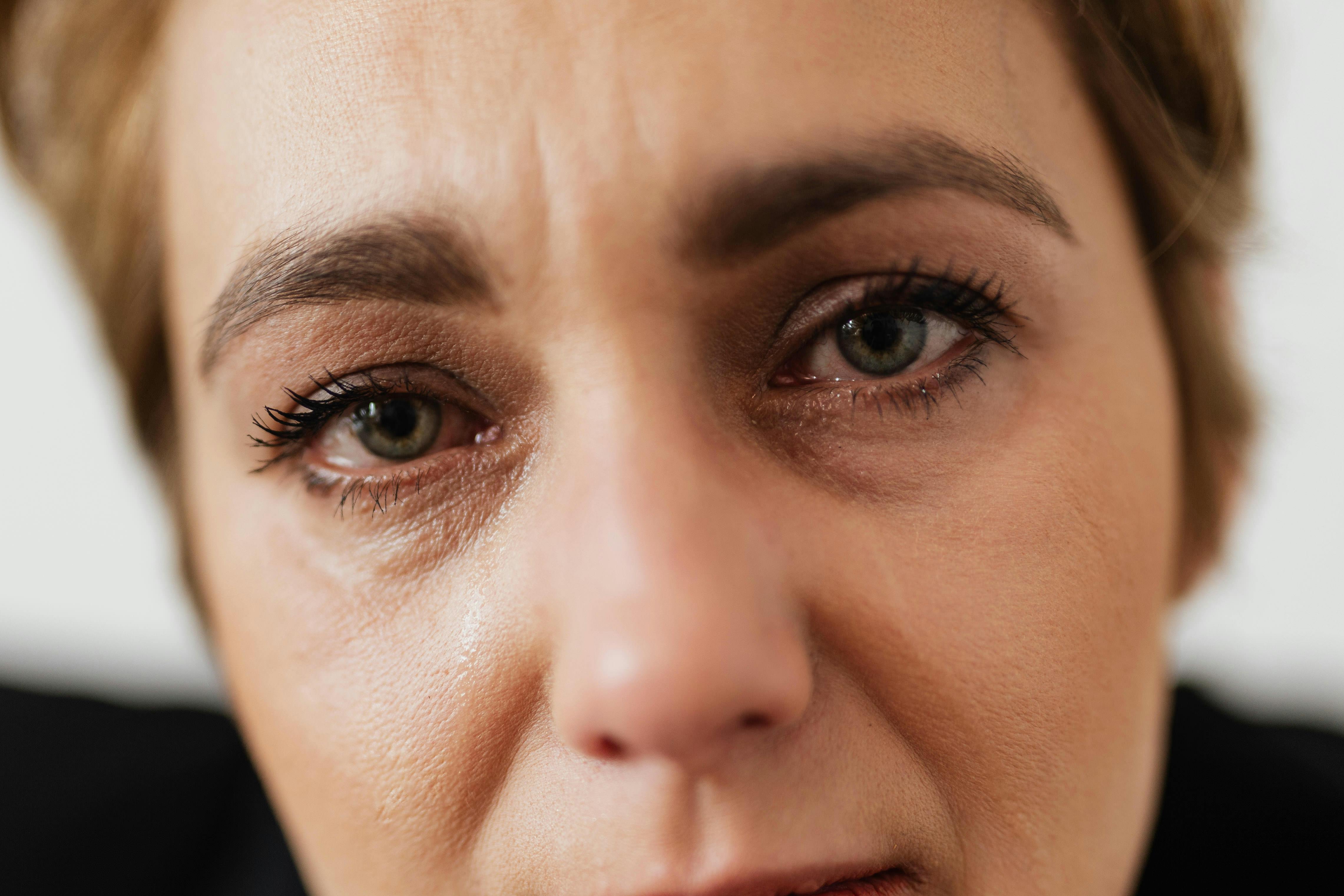 Primer plano de los ojos llorosos de una mujer | Fuente: Pexels