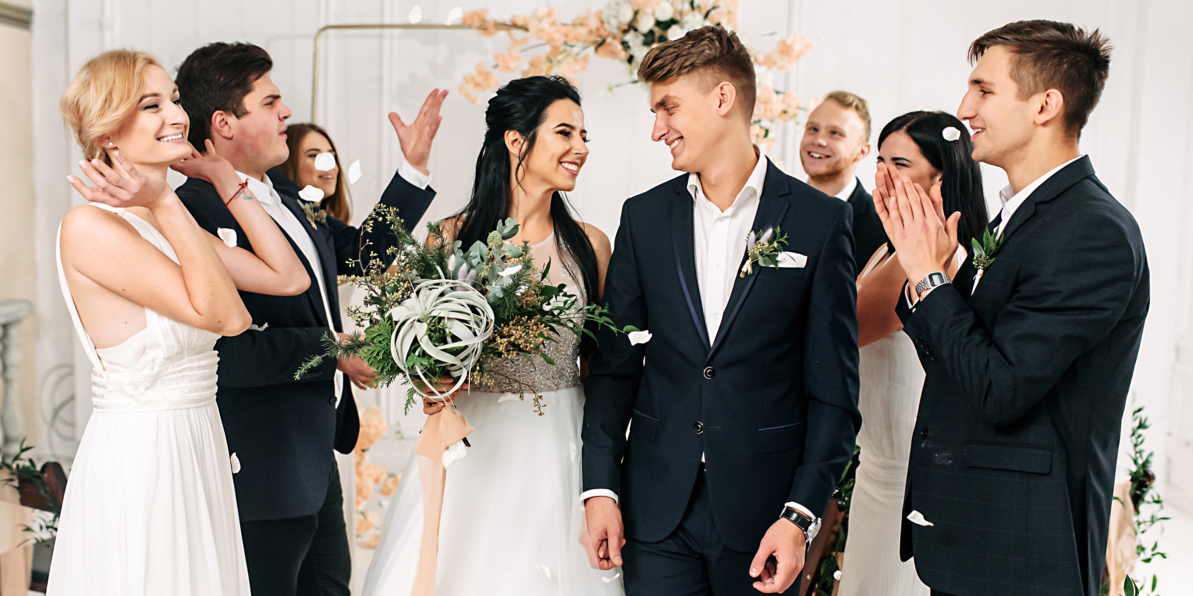 Una pareja el día de su boda | Fuente: Shutterstock