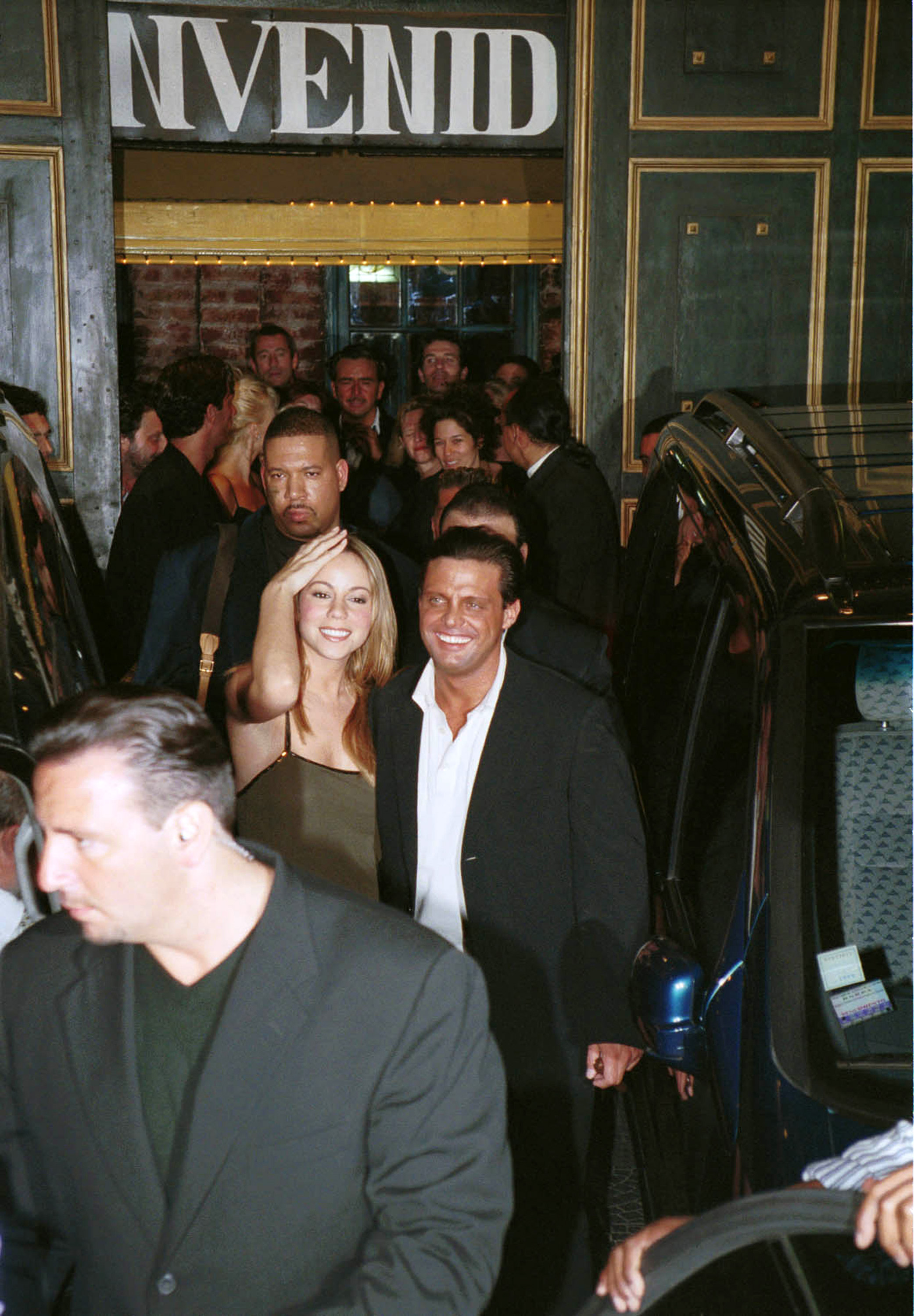 Mariah Carey y Luis Miguel hacen su primera aparición pública en Mr.Tango Club, Buenos Aires. | Fuente: Getty Images
