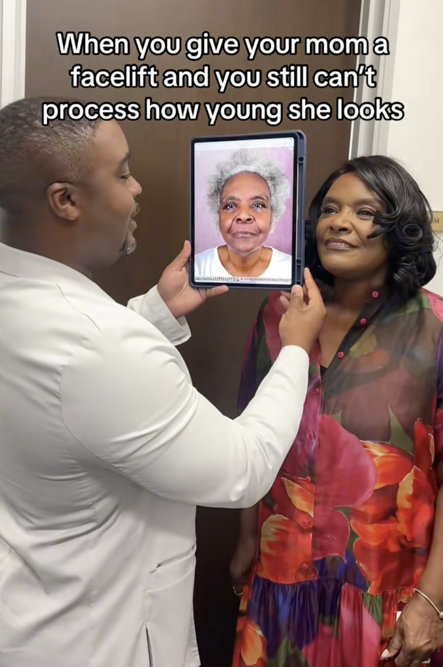 Una captura de pantalla de Linda Truesdale con su hijo, Carl, de un post fechado el 23 de noviembre de 2024. | Fuente: TikTok/doctor.truesdale