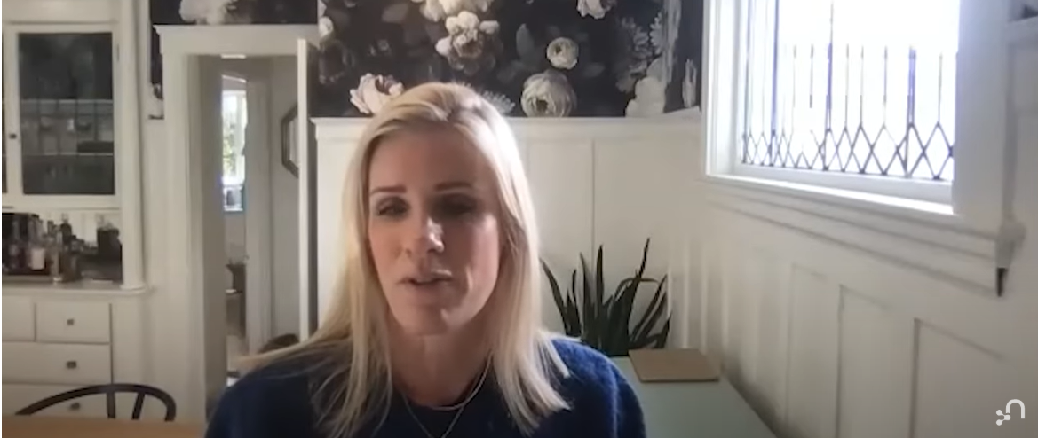 Kristin Cabot habla de su ética laboral en una sincera entrevista con Neo4j, de un post de YouTube del 30 de marzo de 2021 | Fuente: YouTube/Neo4j