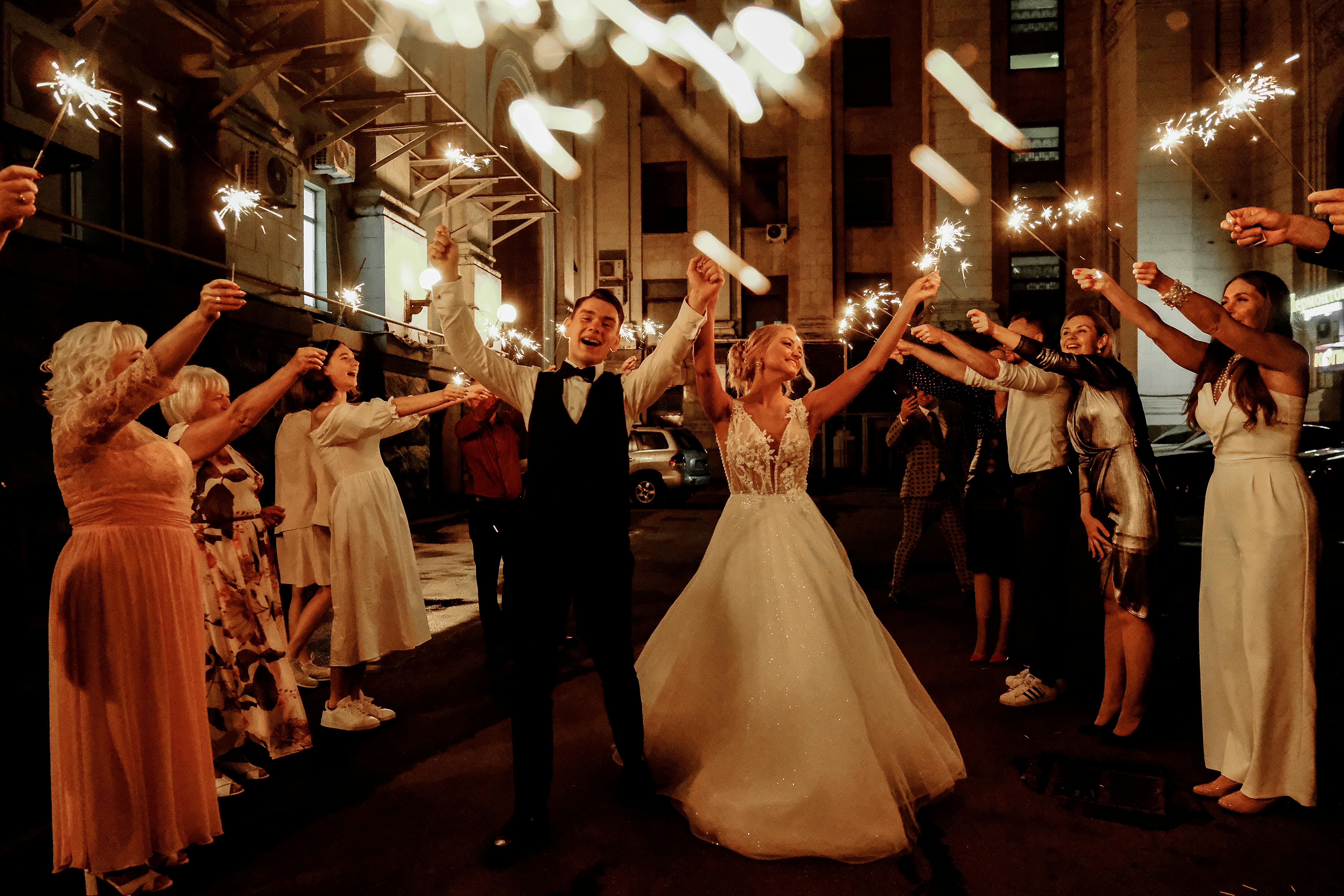 Una pareja bailando en su boda | Fuente: Pexels