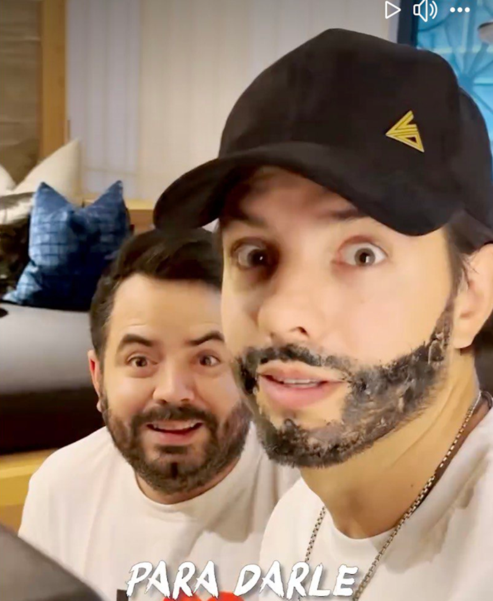 José Eduardo y Vadhir preparando una sorpresa por el cumpleaños de Eugenio Derbez | Fuente: Facebook/Eugenio Derbez