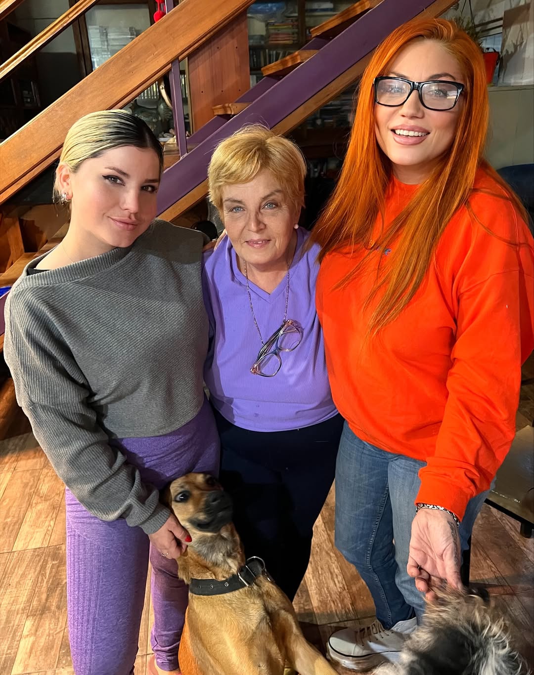 Lowrdez junto a su madre y hermana | Fuente: Instagram/lowrdez