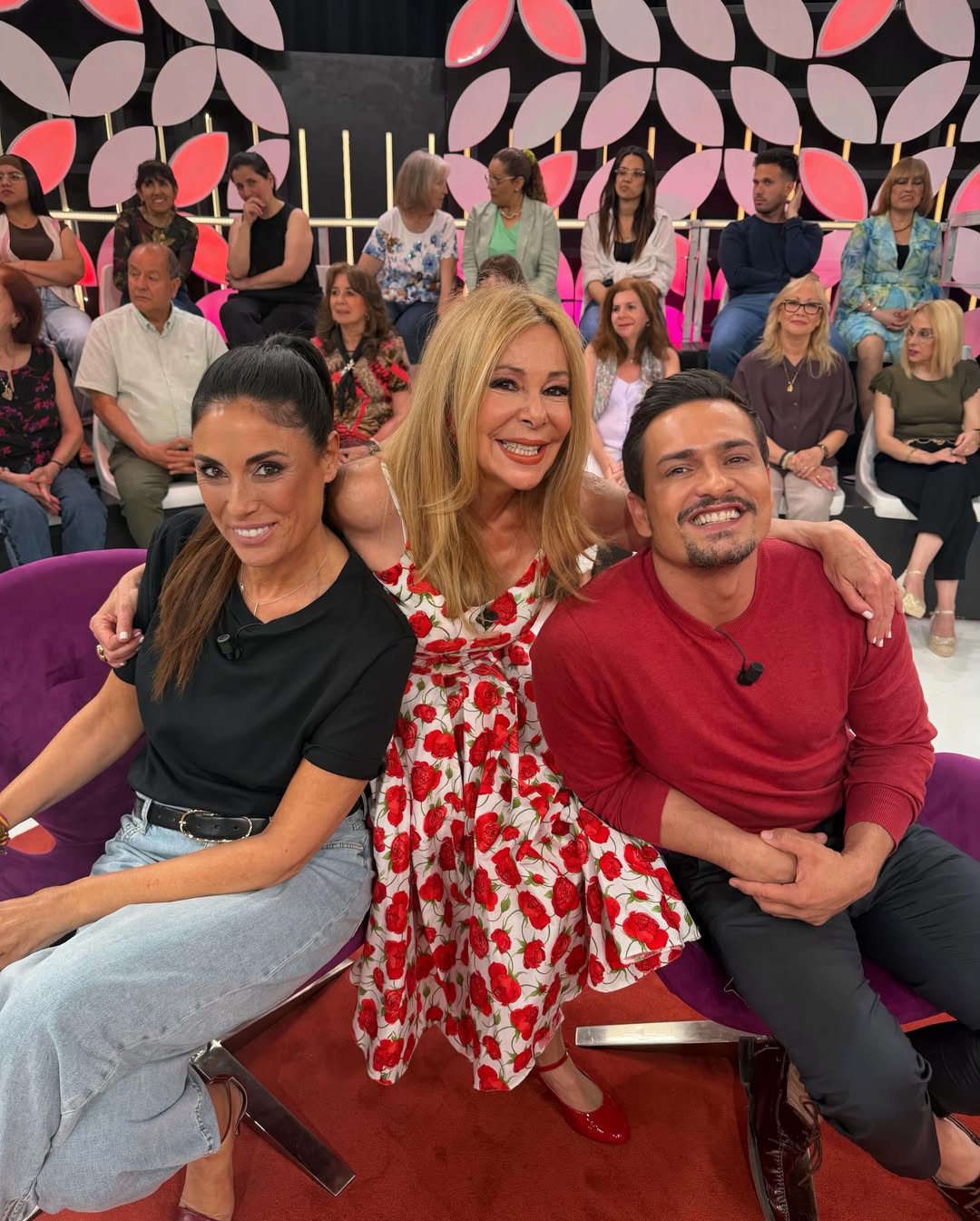 Ana Obregón durante su participación en el programa "Y ahora Sonsoles" de Antena 3 junto a otros invitados | Fuente: Instagram/ana_obregon_oficial