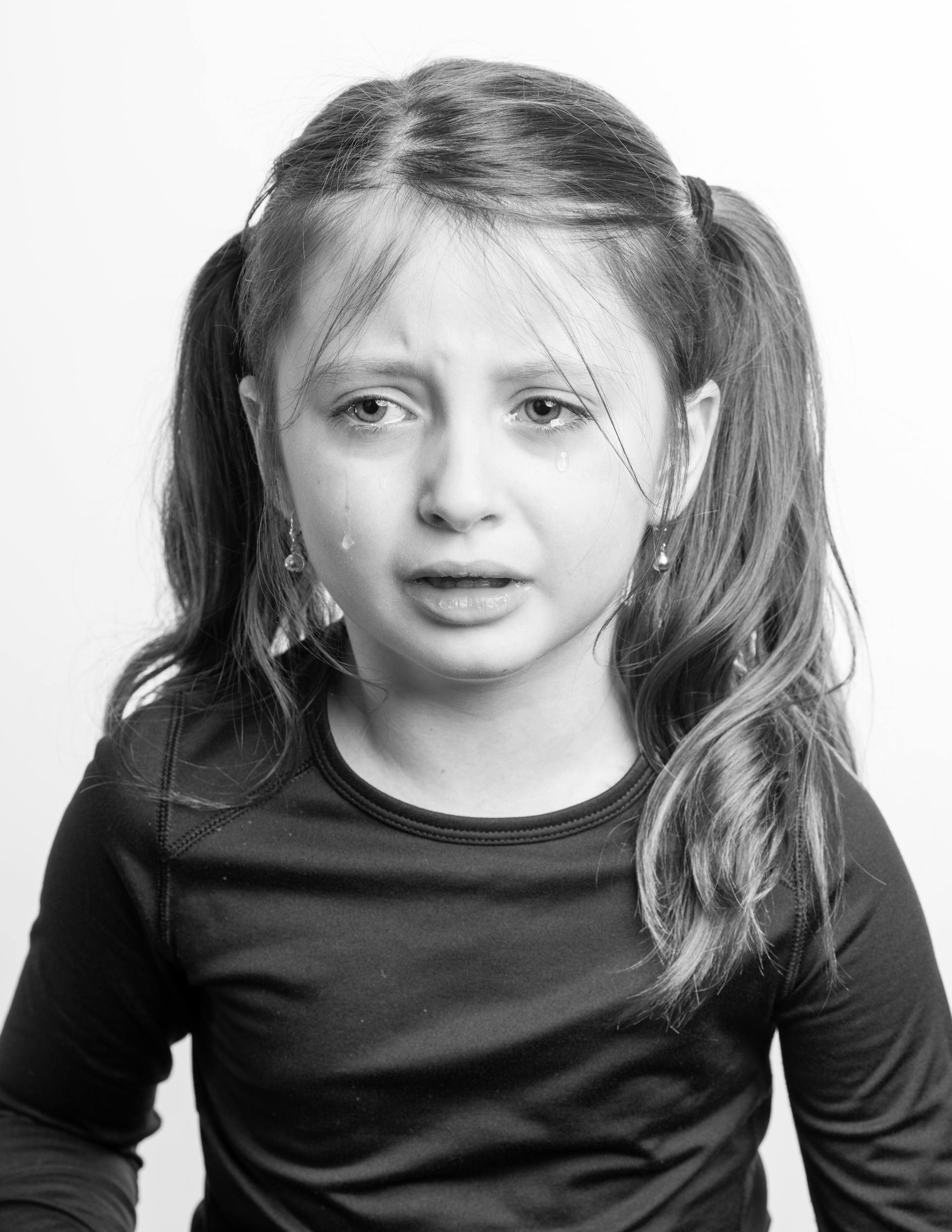 Una chica llorando | Fuente: Pexels