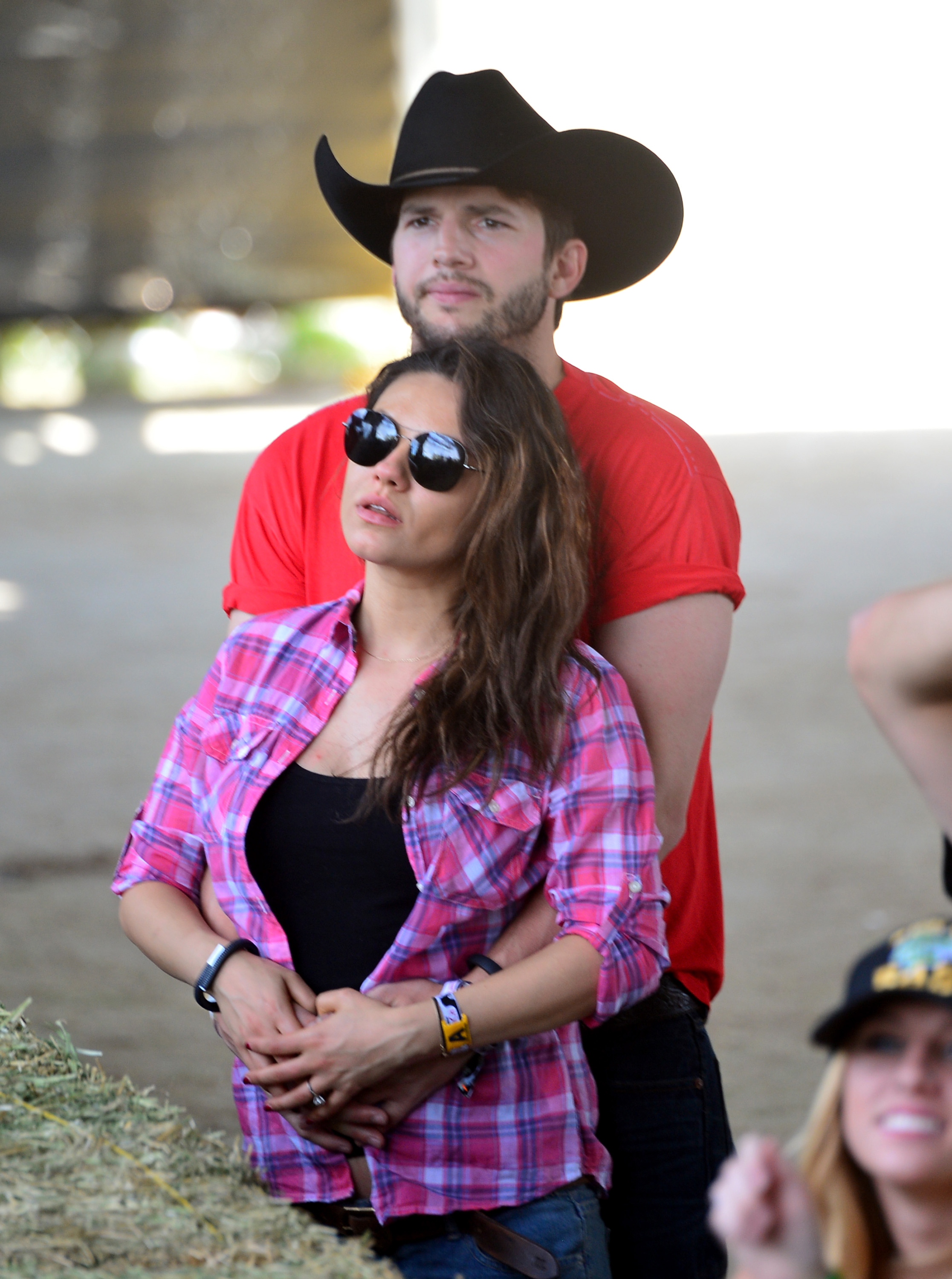 Mila Kunis y Ashton Kutcher el 25 de abril de 2014, en Indio, California | Fuente: Getty Images