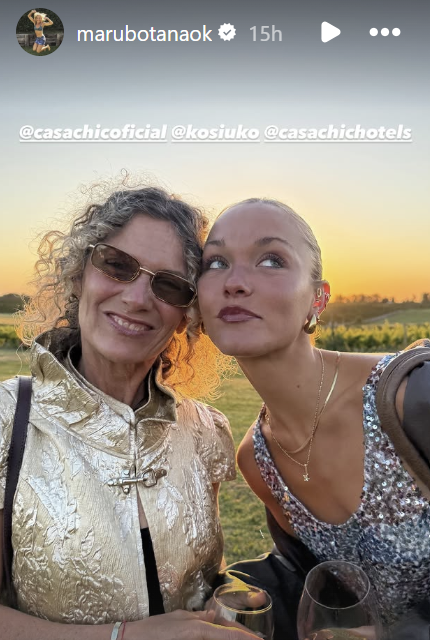 Maru Botana y su hija Sofía Solá compartiendo juntas durante un evento al aire libre en Carmelo, Uruguay | Fuente: Instagram Stories/marubotanaok