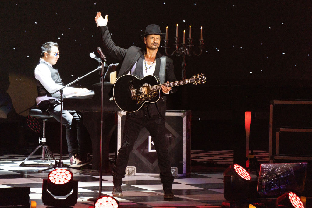 Ricardo Arjona en concierto en Montevideo, Uruguay, en 2023. | Foto: Getty Images