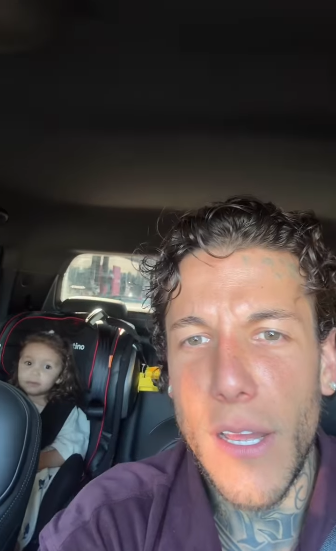 Alex Caniggia conversando con su hija Venezia. | Fuente: Instagram/Álexcaniggia