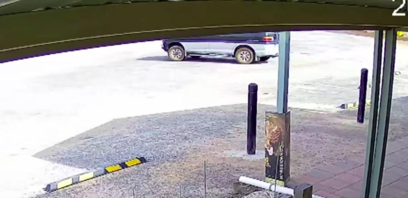CCTV muestra la van de Carolina Wilga perdiéndose de vista por última vez. | Foto: Facebook.com/9NewsPerth