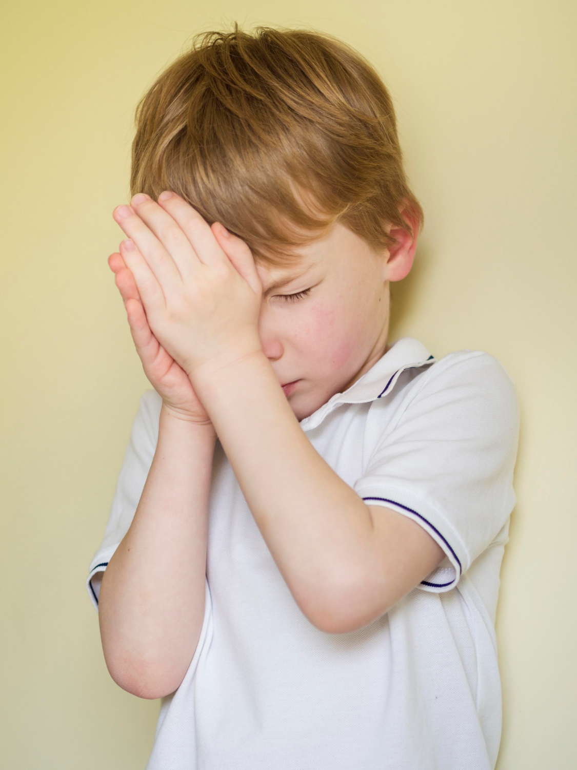 Un niño triste | Fuente: Freepik
