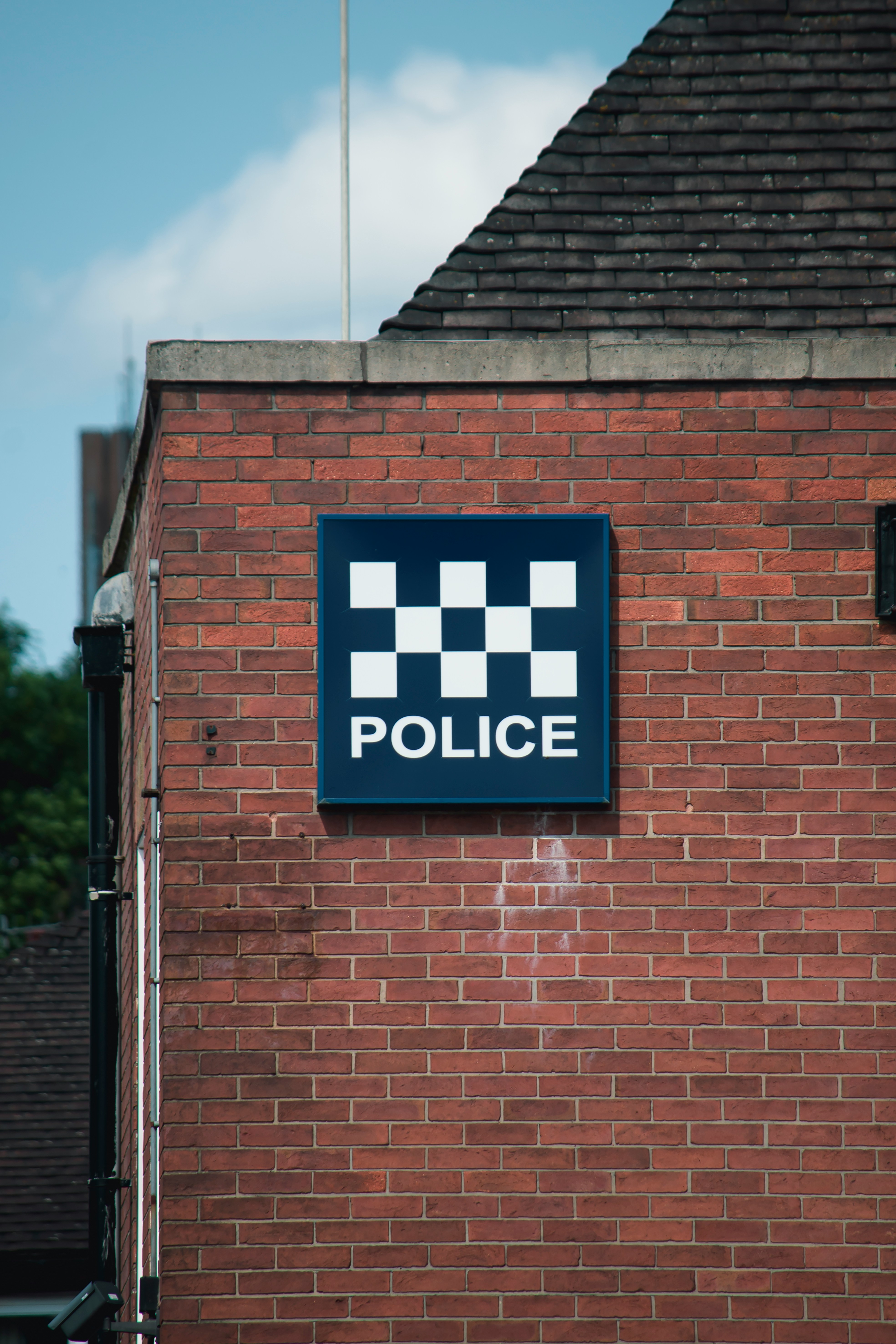 El exterior de una comisaría de policía | Fuente: Unsplash