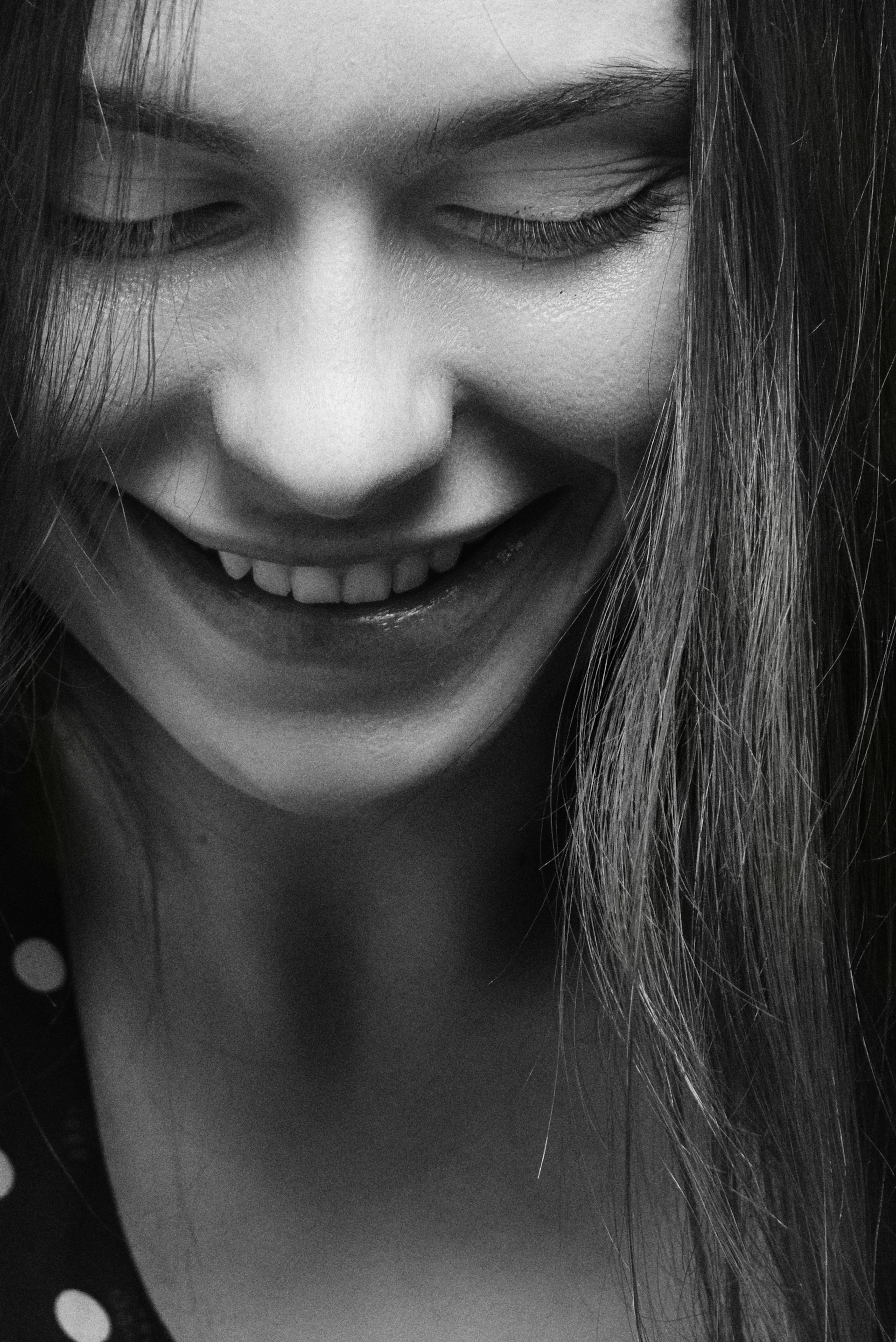 Una adolescente sonriente | Fuente: Unsplash