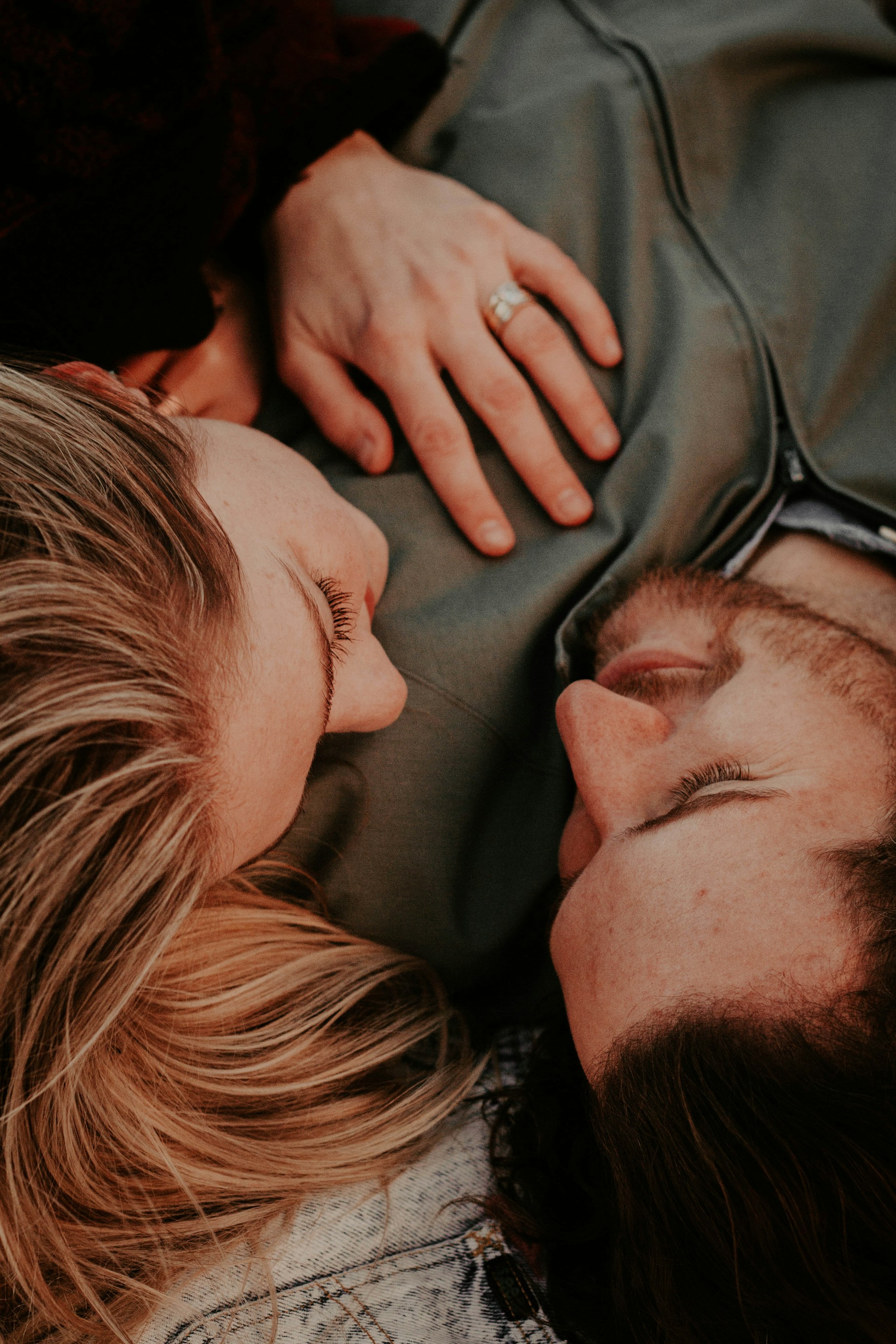 Una pareja encantada | Fuente: Unsplash