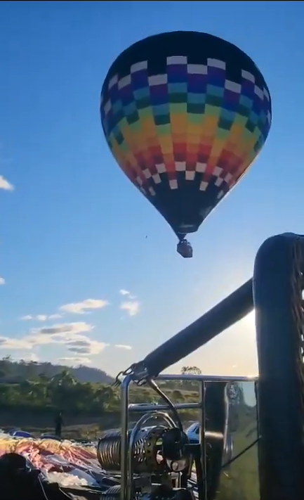 Globo aerostático antes de la tragedia en Praia Grande, Santa Catarina, Brasil. | Fuente: X/AlertaMundoNews