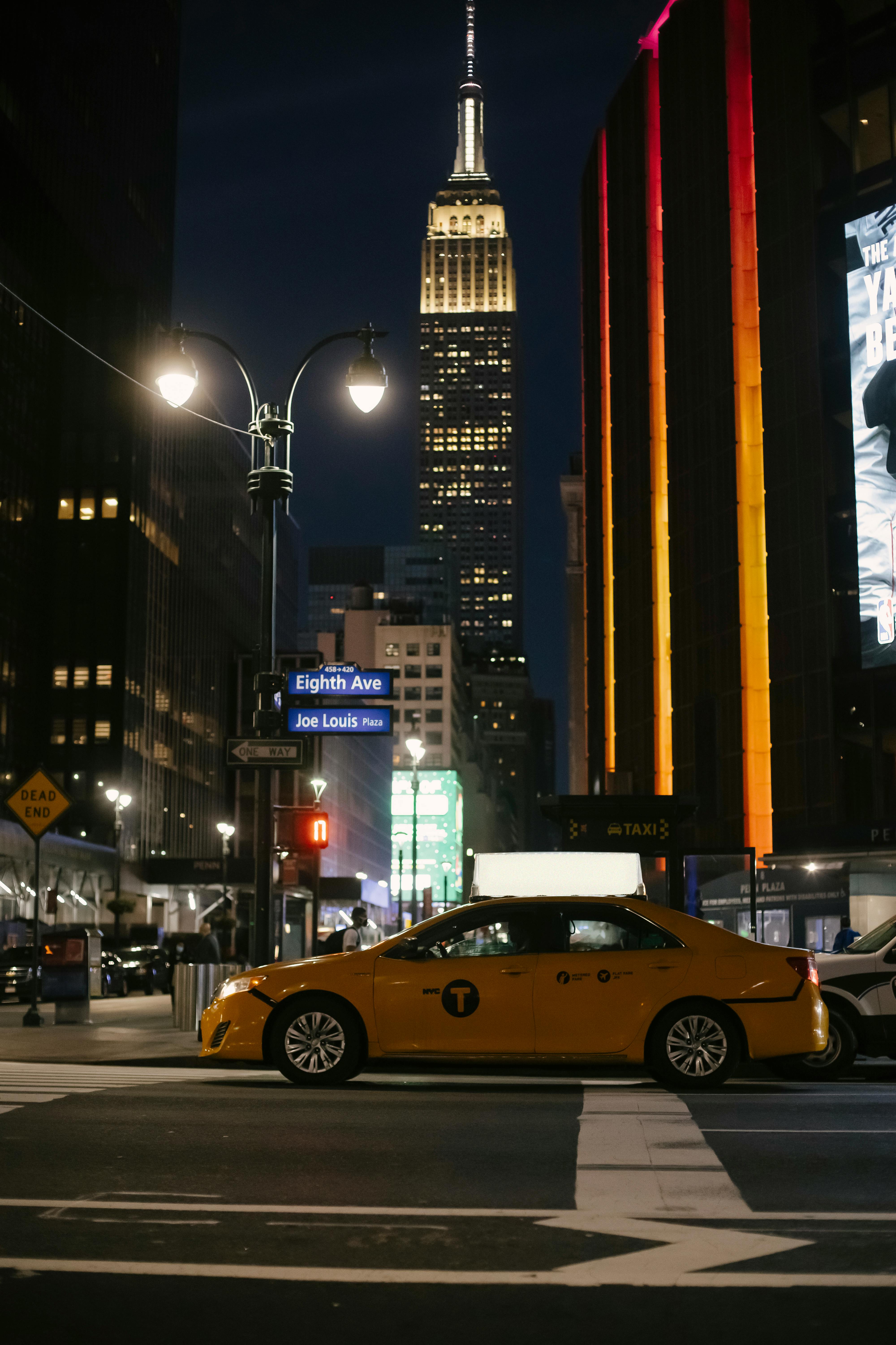 Un taxi en la ciudad | Fuente: Pexels