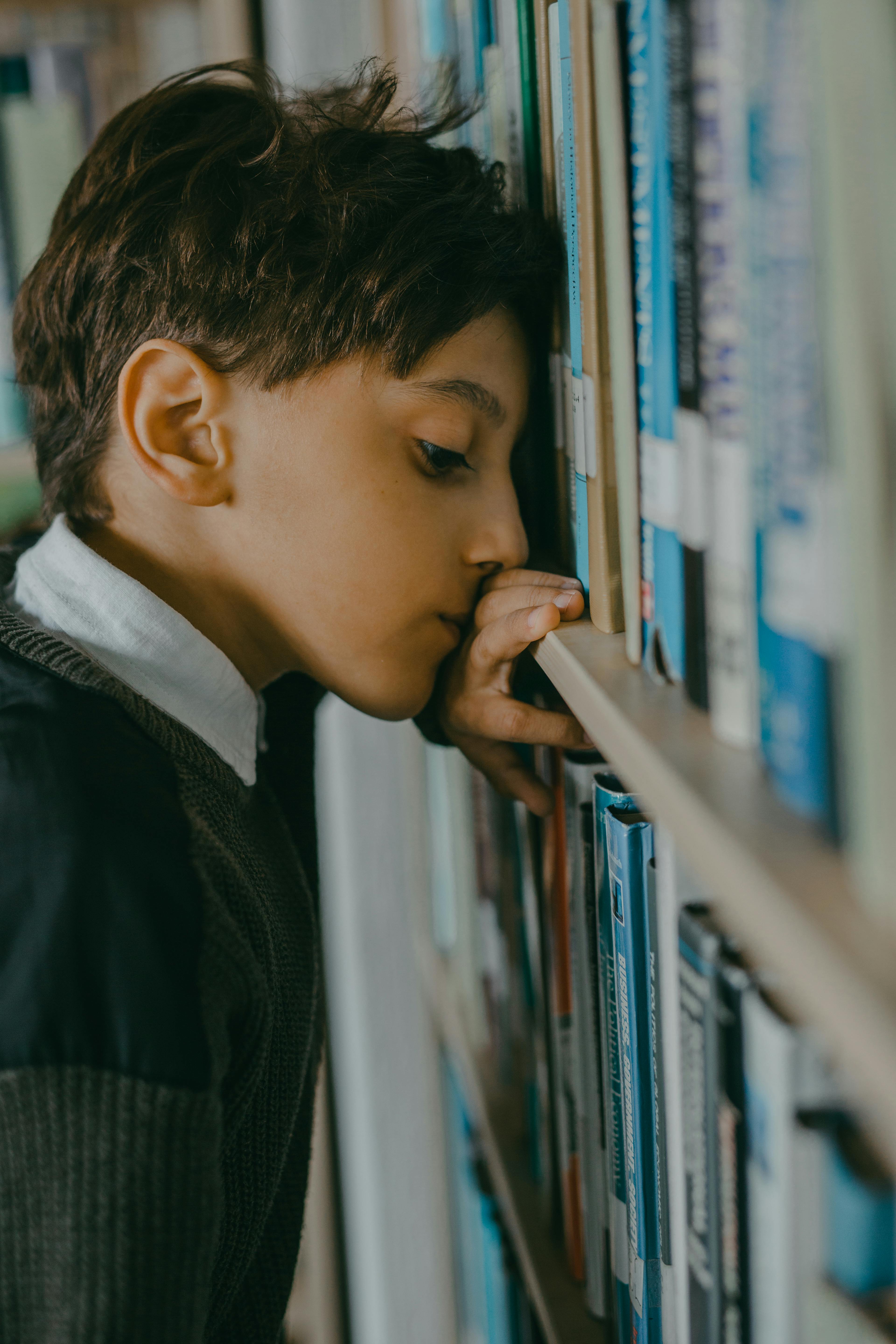 Un niño triste | Fuente: Pexels