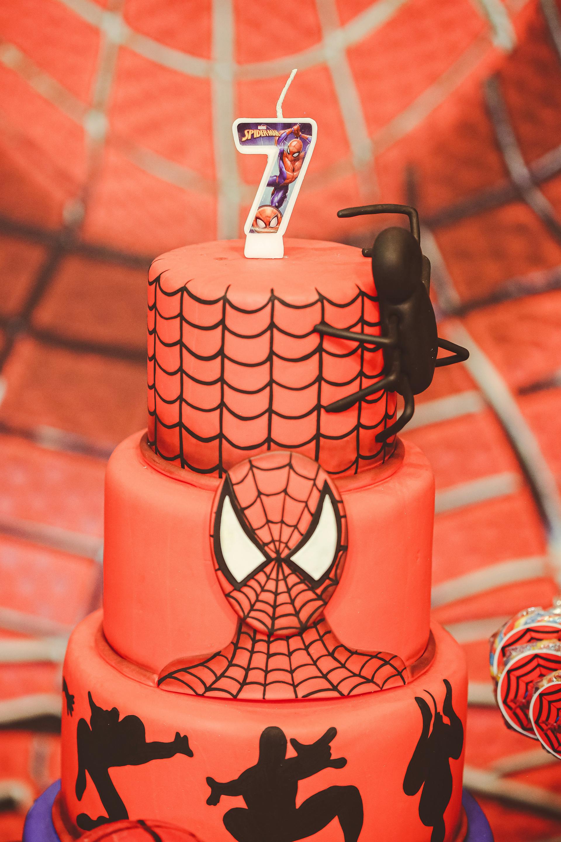 Pastel temático de Spiderman | Fuente: Pexels