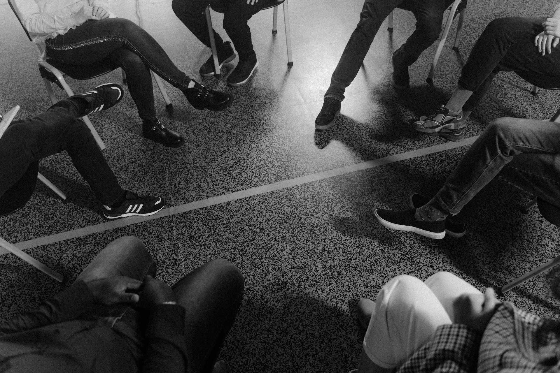 Personas en terapia de grupo | Fuente: Pexels