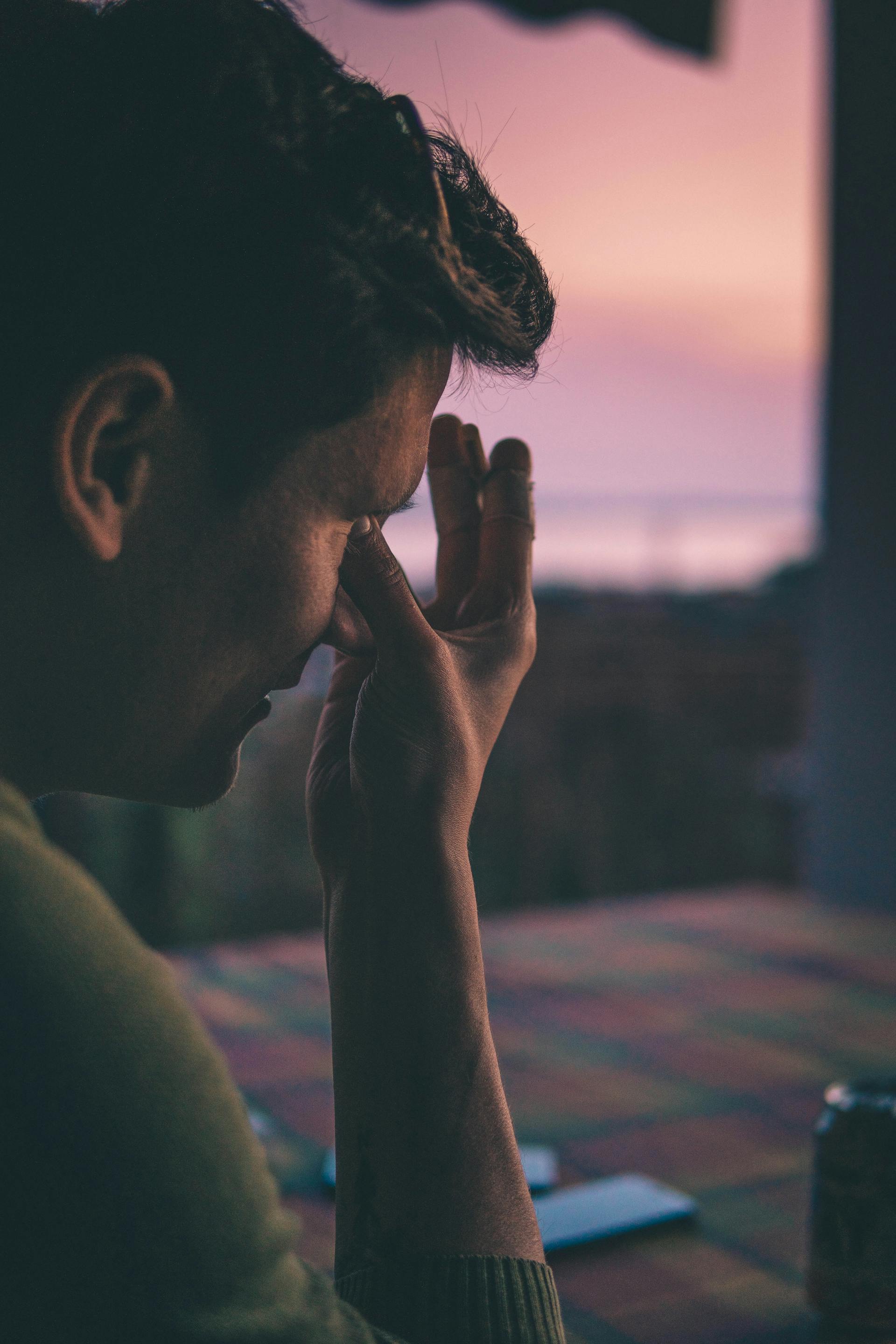 Un hombre triste | Fuente: Pexels