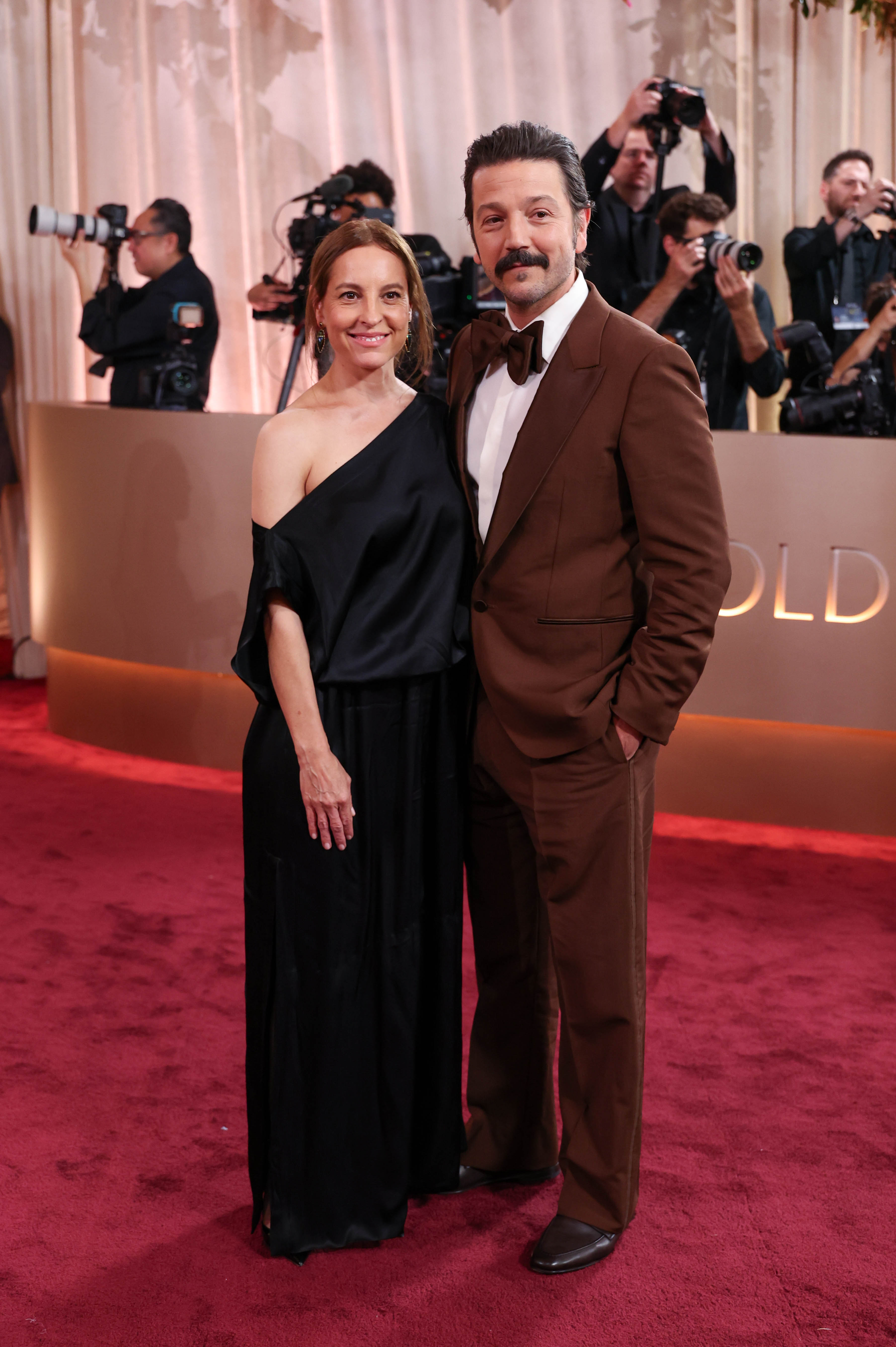 Diego Luna y Marina de Tavira en la 83ª edición de los Globos de Oro, celebrada en el Beverly Hilton el 11 de enero de 2026 en Beverly Hills, California. | Fuente: Getty Images