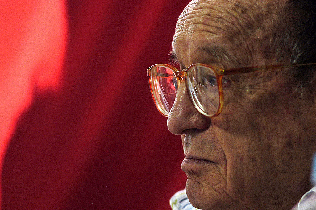 Roberto Gómez Bolaños durante una conferencia de prensa para presentar la Fundación Chespirito el 25 de febrero de 2008 en Ciudad de México. | Foto: Getty Images