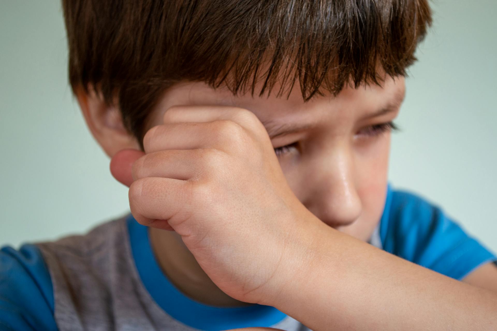 Un niño triste | Fuente: Pexels