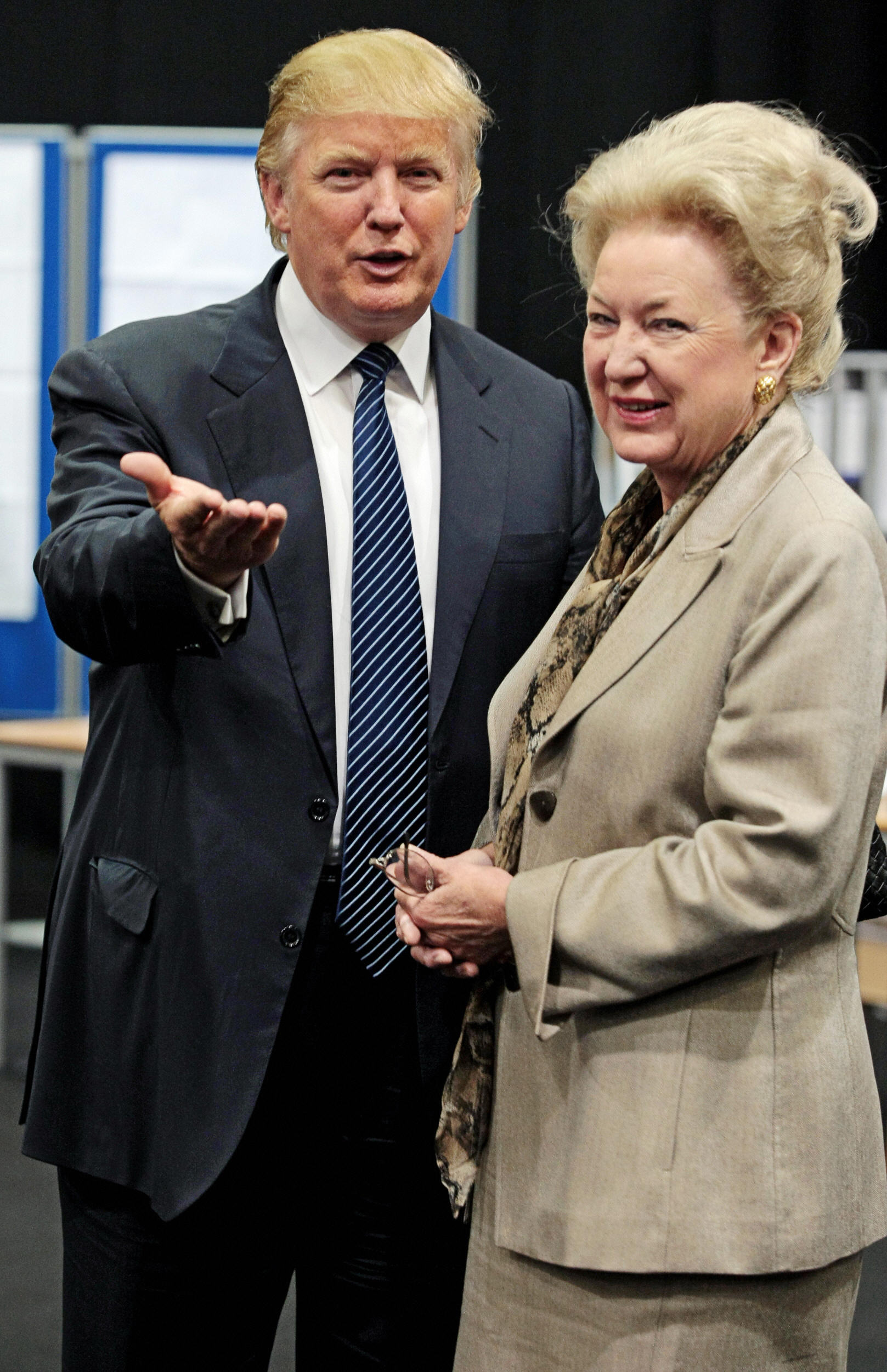 Donald Trump aparece en una foto con su hermana Maryanne Trump Barry el 10 de junio de 2008 | Fuente: Getty Images