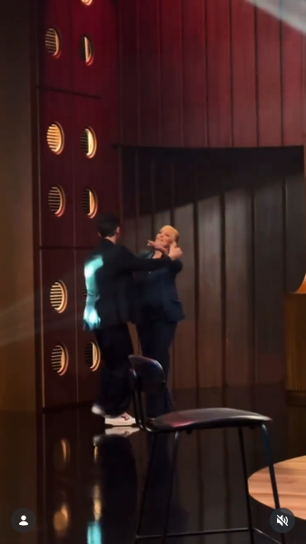 Jimena Monteverde recibiendo a su hermano, Ramiro Olleac, en "Otro día perdido" | Fuente: Instagram/jimemonteverde