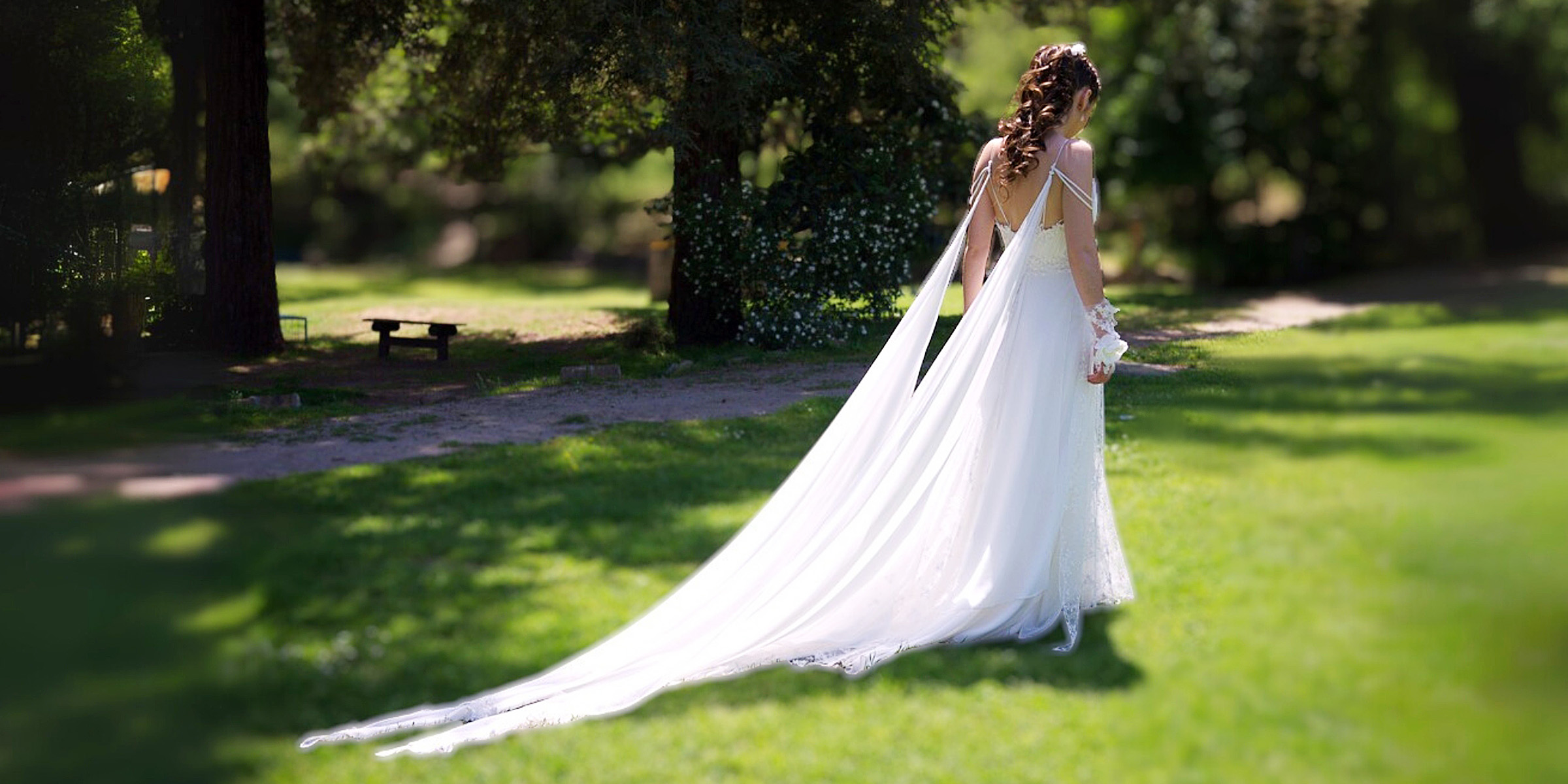 Toma trasera de una hermosa novia | Fuente: Flickr