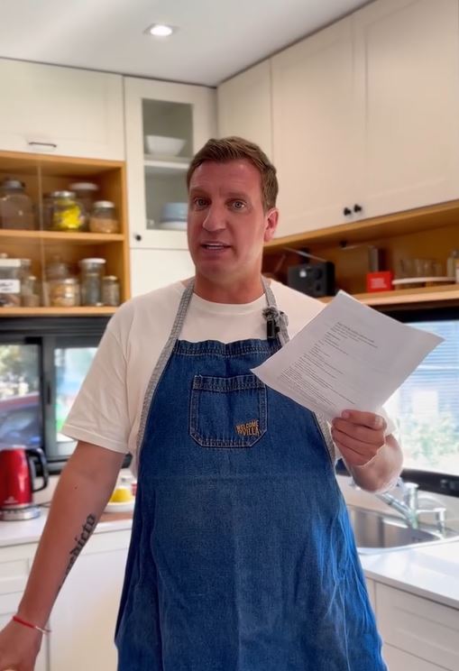 Maxi López con la receta de pastelería | Fuente: Instagram/officialmaxilopez