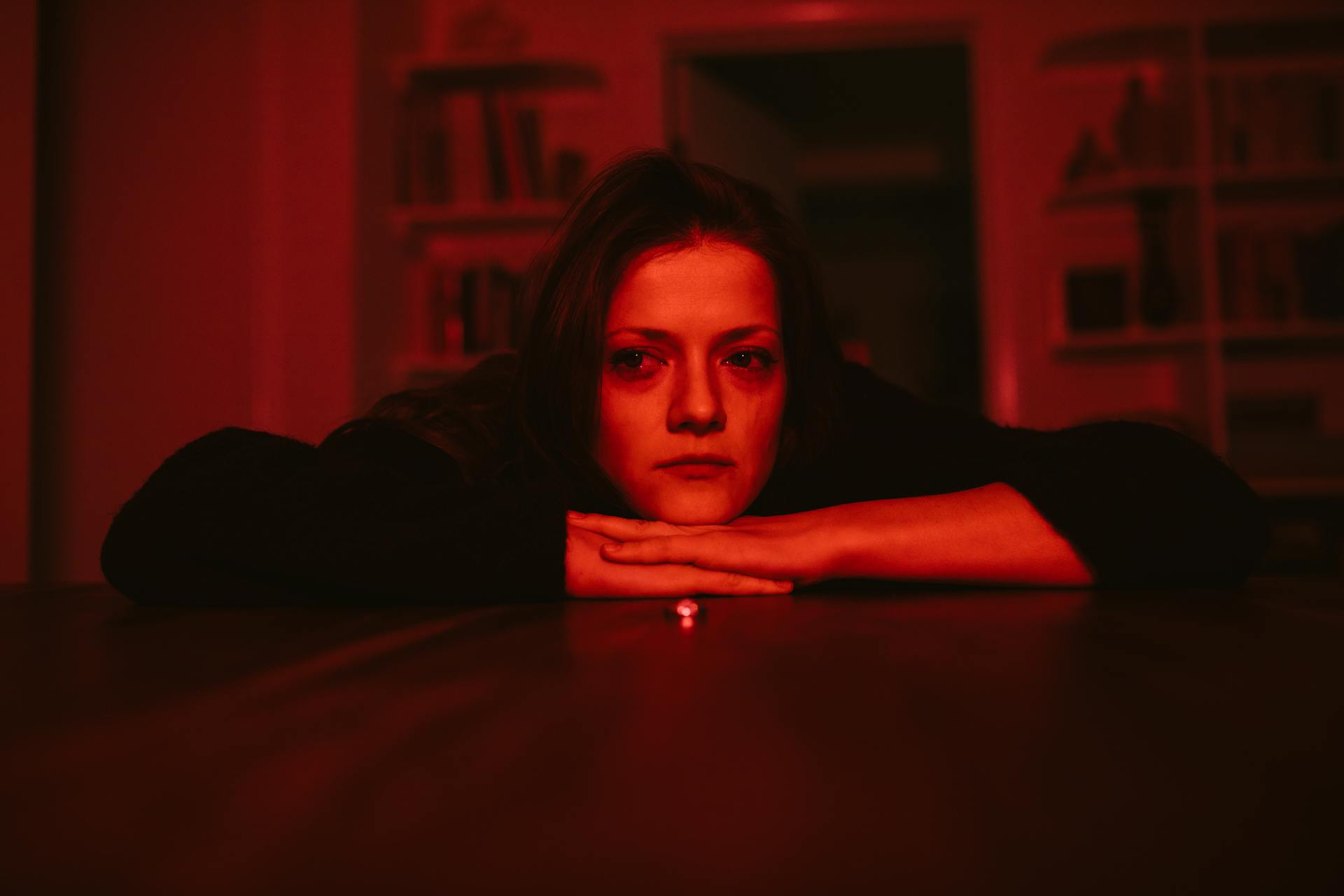 Una mujer angustiada | Fuente: Pexels