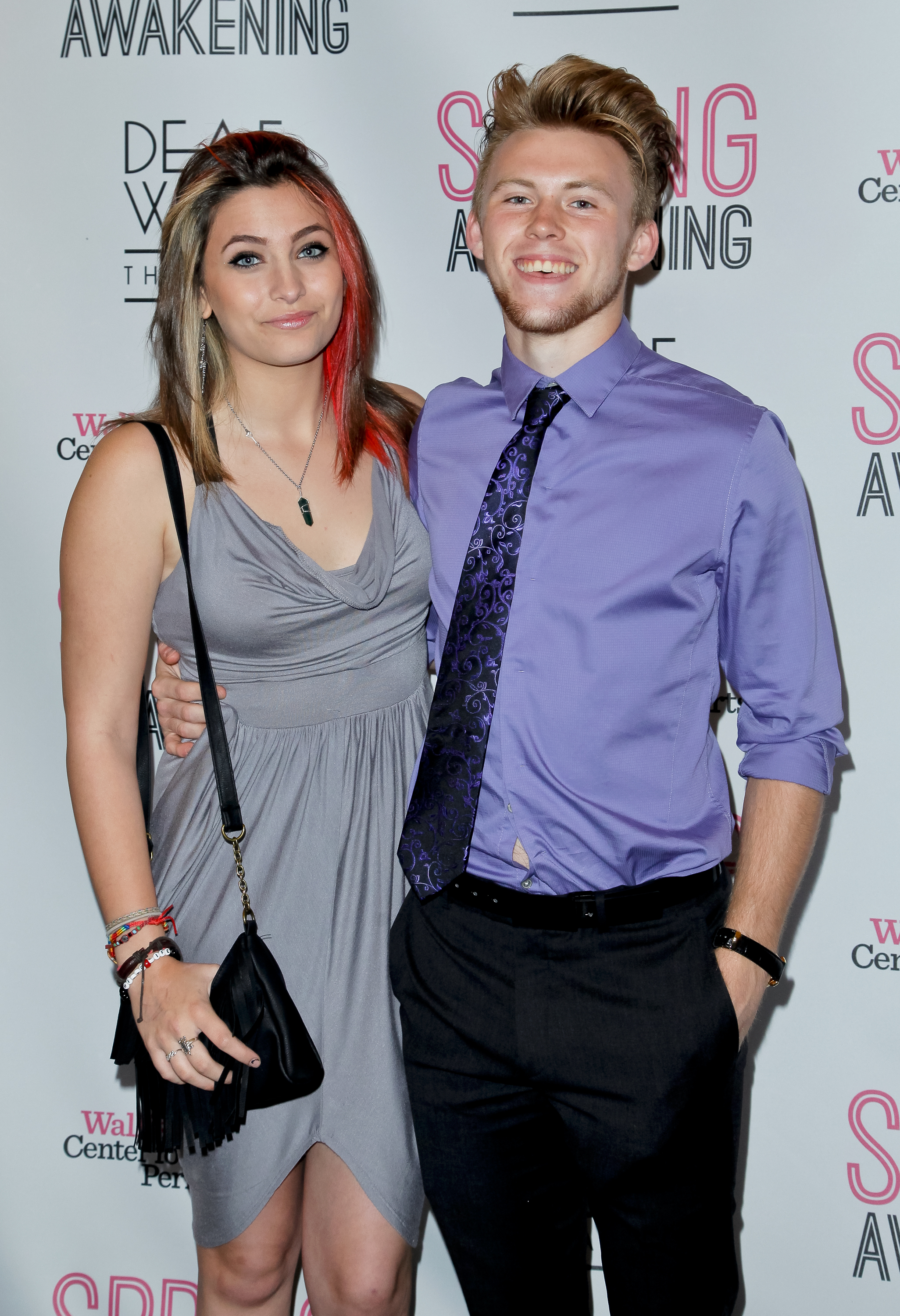 Paris Jackson y Chester Castellaw asisten al estreno de 'Spring Awakening' del Deaf West Theatre el 28 de mayo de 2015 en Beverly Hills, California. | Fuente: Getty Images