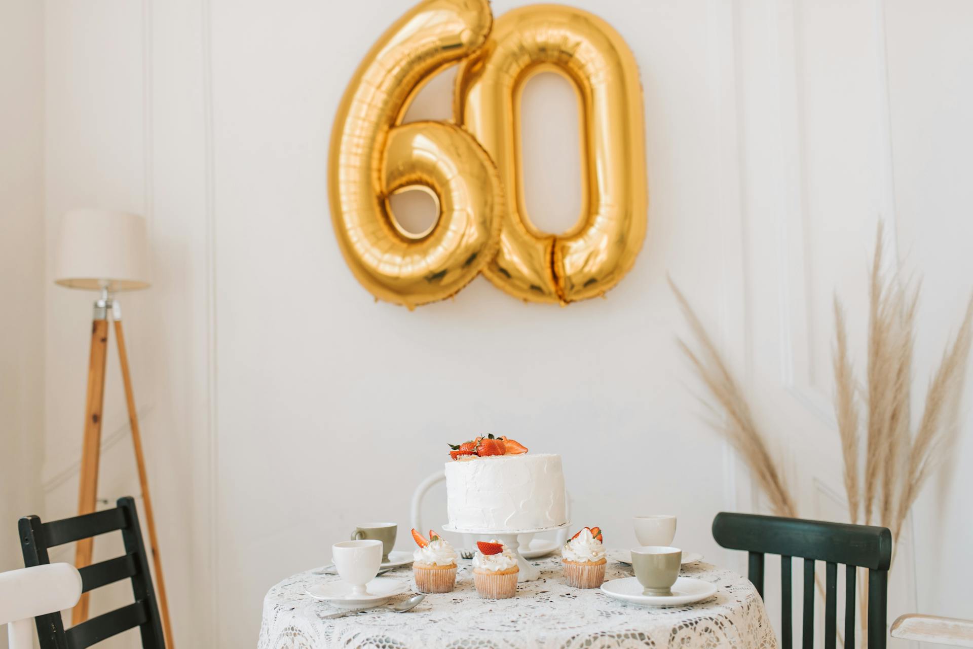 Un montaje de 60 cumpleaños | Fuente: Pexels