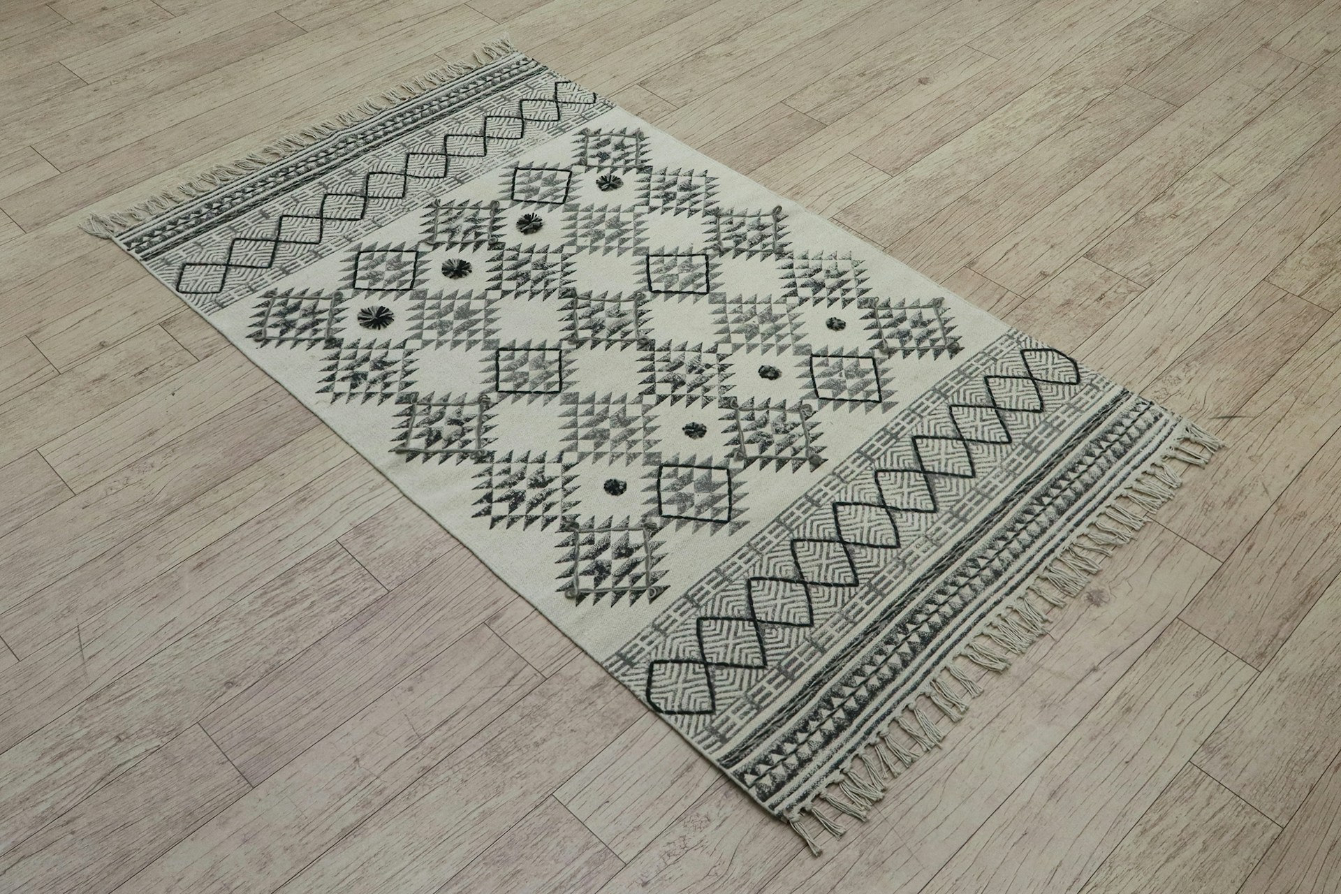 Una alfombra en el suelo | Fuente: Unsplash